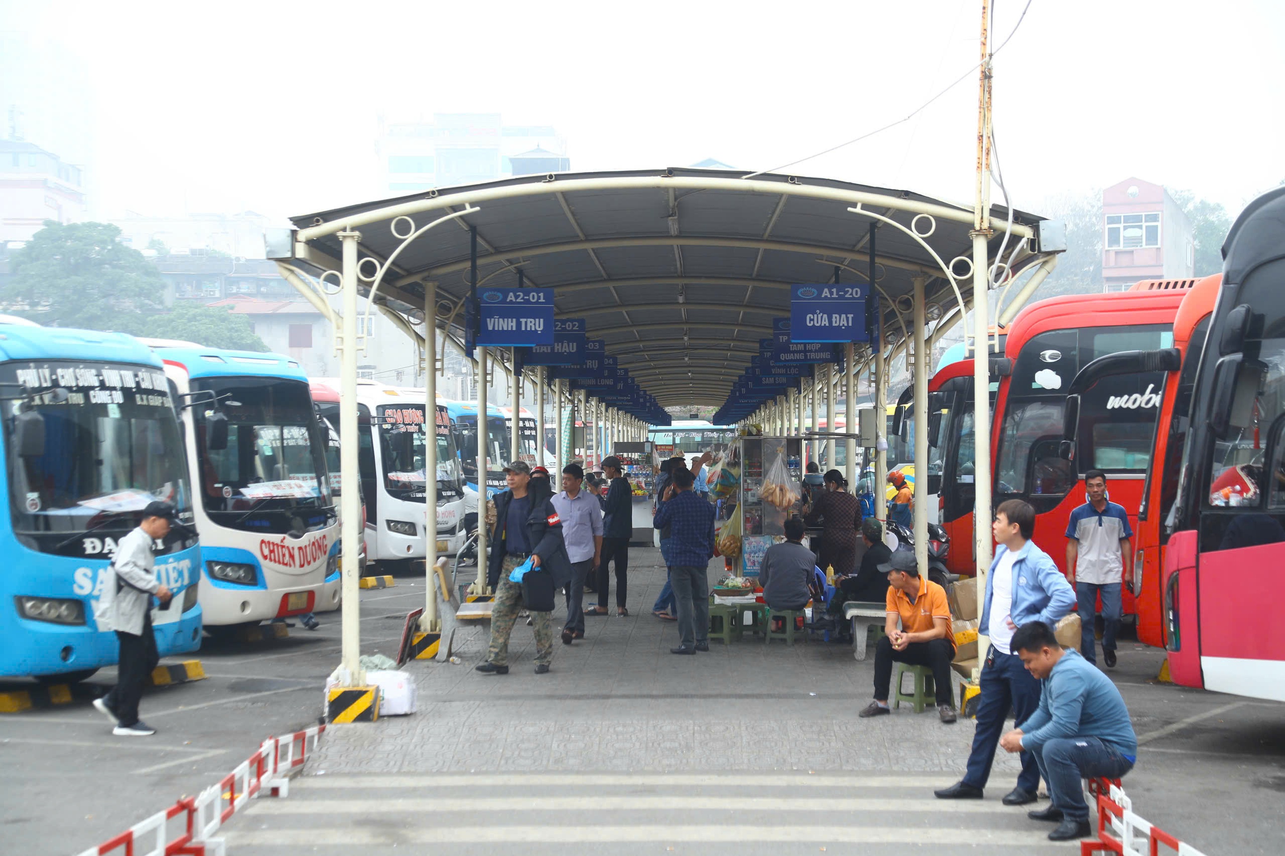 Cao điểm Tết cận kề, c&aacute;c bến xe Thủ đ&ocirc; tăng cường h&agrave;ng ngh&igrave;n lượt xe- Ảnh 9.