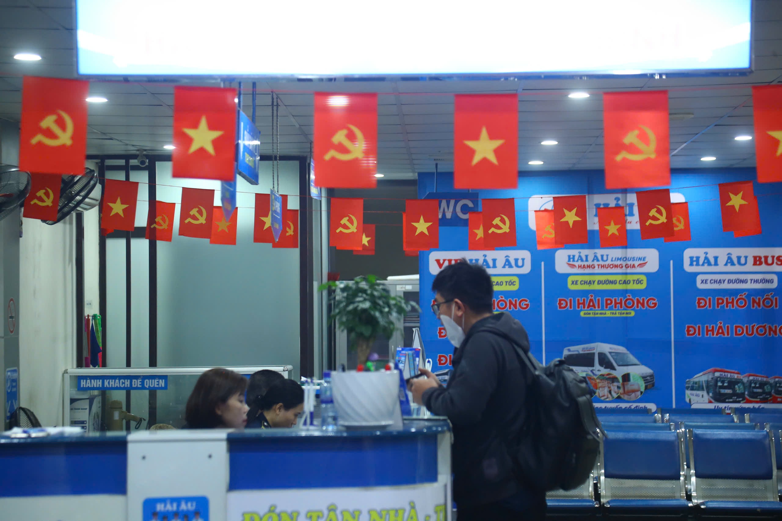 Cao điểm Tết cận kề, c&aacute;c bến xe Thủ đ&ocirc; tăng cường h&agrave;ng ngh&igrave;n lượt xe- Ảnh 12.