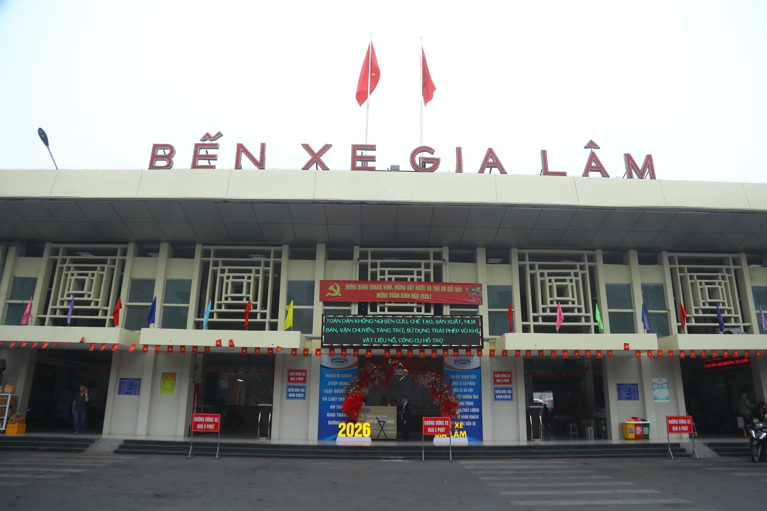 Cao điểm Tết cận kề, c&aacute;c bến xe Thủ đ&ocirc; tăng cường h&agrave;ng ngh&igrave;n lượt xe- Ảnh 10.