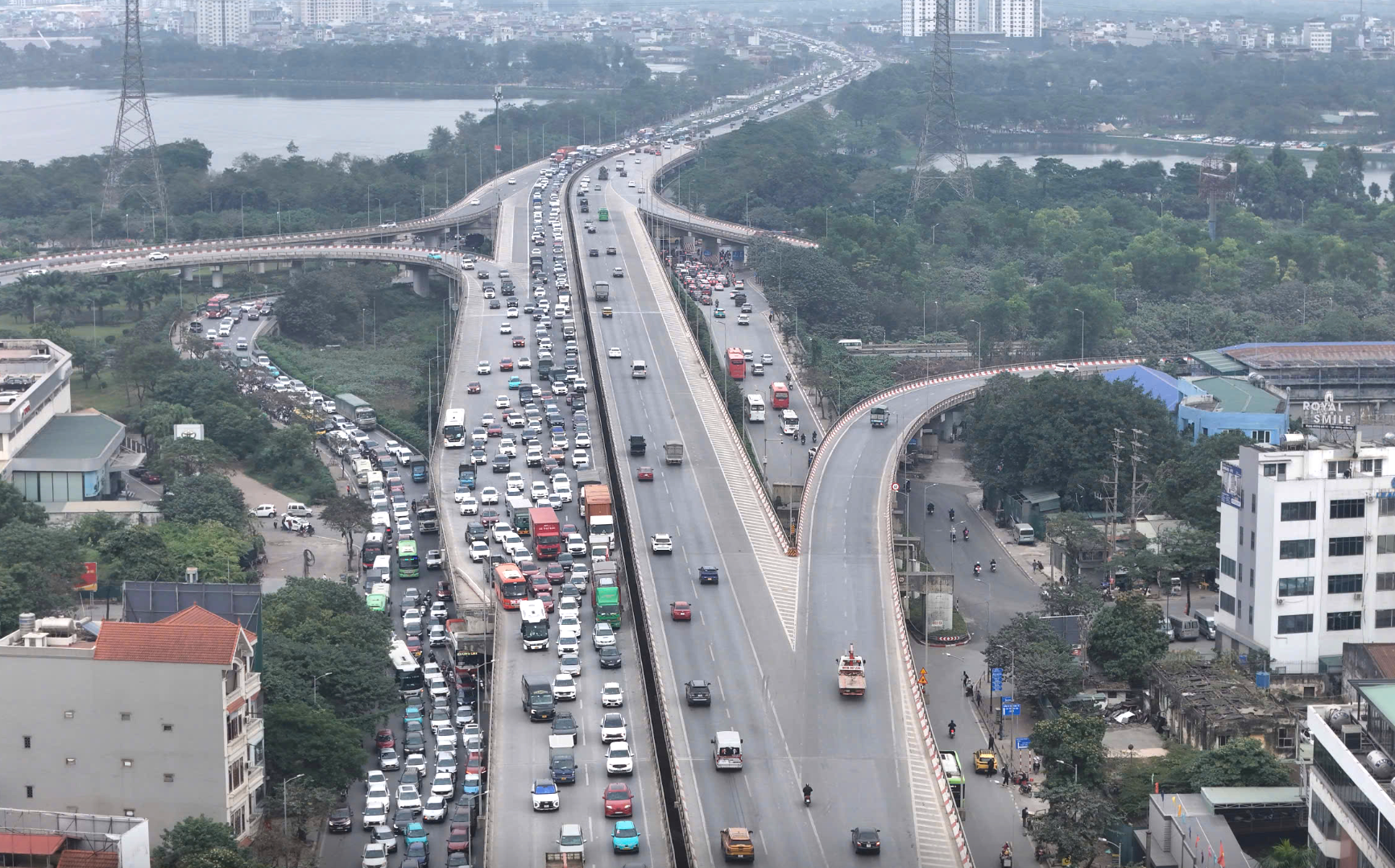 Bộ Xây dựng chỉ đạo toàn ngành đảm bảo giao thông dịp Tết Bính Ngọ 2026- Ảnh 1. Bộ Xây dựng chỉ đạo toàn ngành đảm bảo giao thông dịp Tết Bính Ngọ 2026- Ảnh 1.