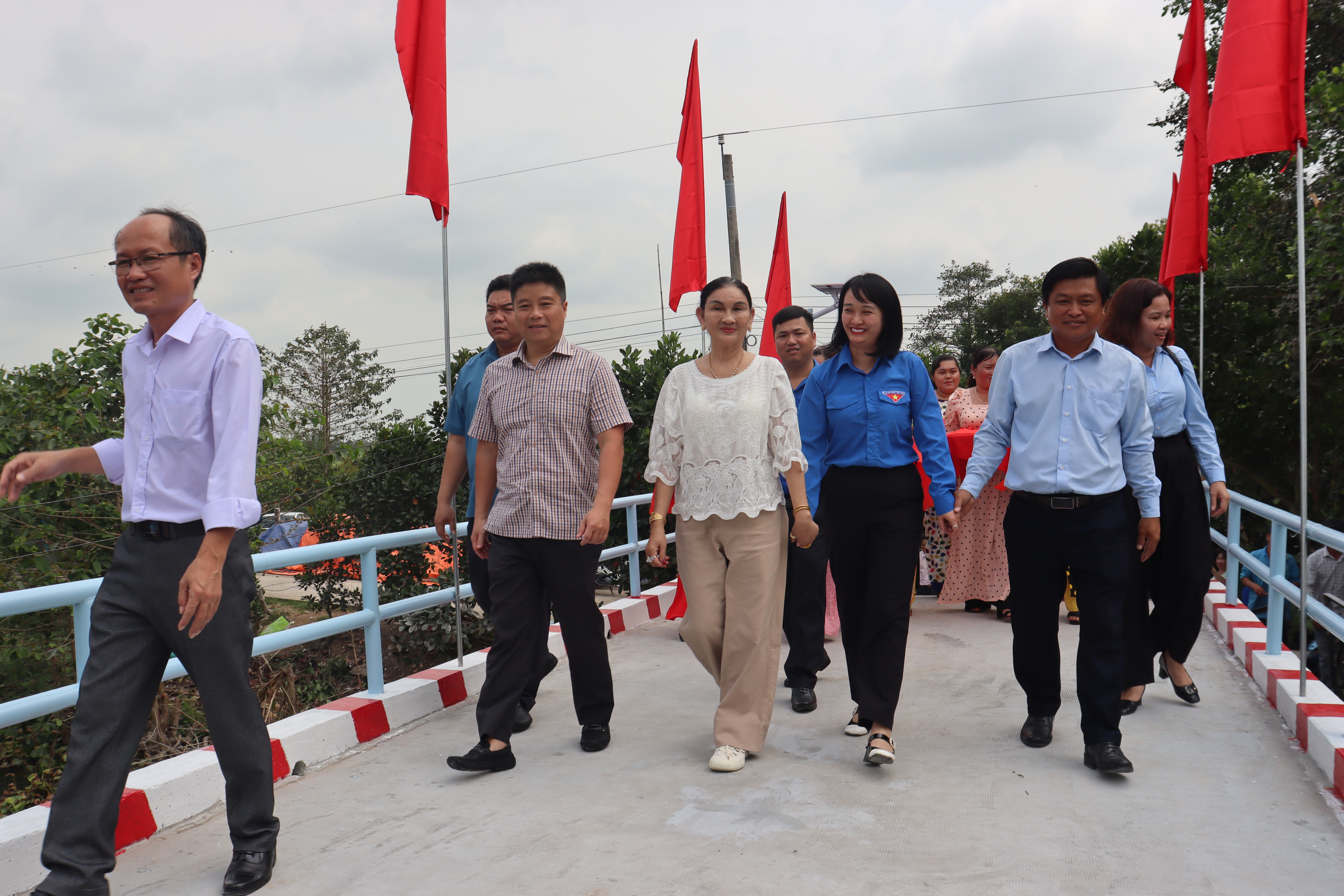 Kh&aacute;nh th&agrave;nh cầu Nh&acirc;n &Aacute;i, tuổi trẻ Bộ X&acirc;y dựng nối nhịp giao th&ocirc;ng v&ugrave;ng bi&ecirc;n T&acirc;y Ninh- Ảnh 3.