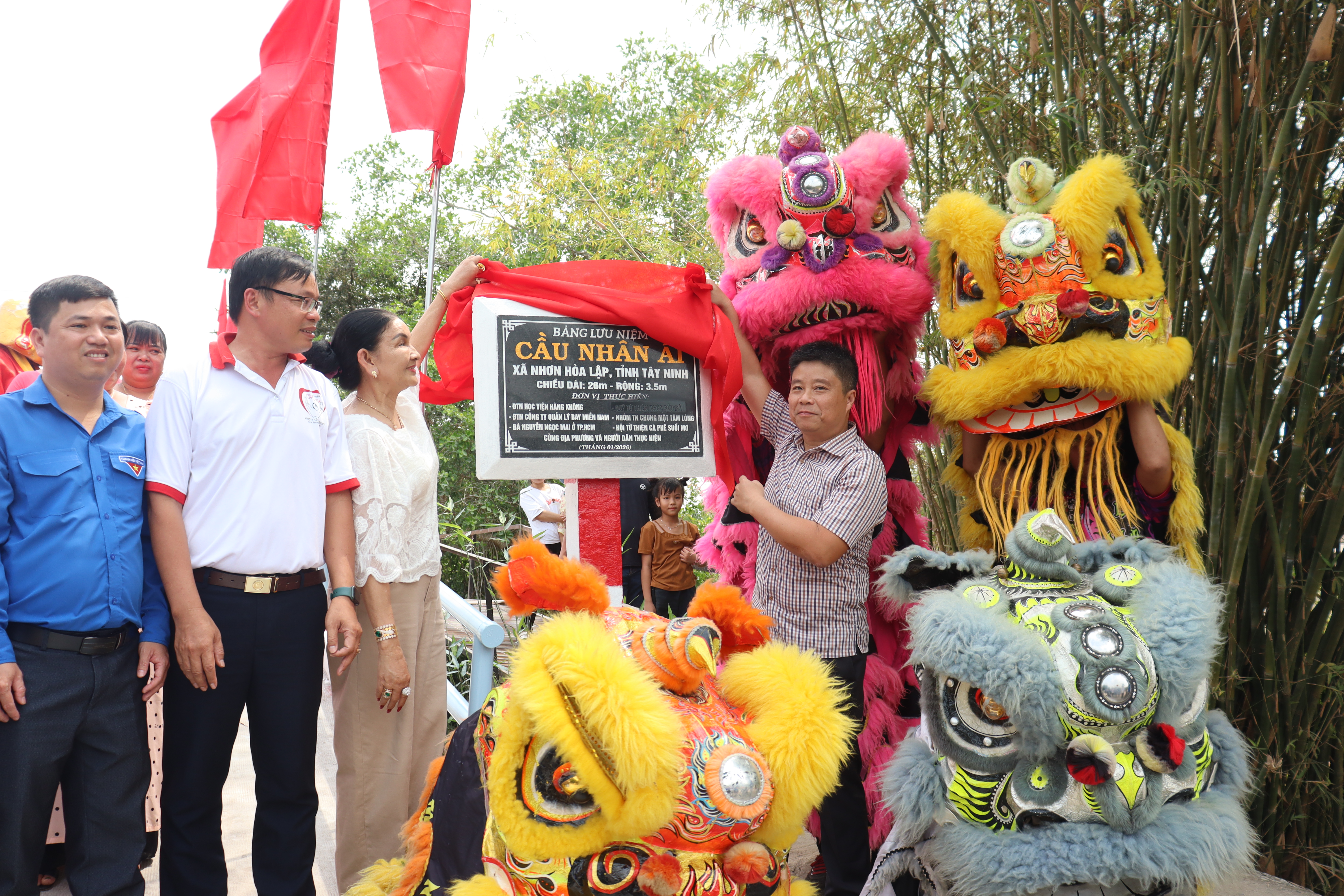 Kh&aacute;nh th&agrave;nh cầu Nh&acirc;n &Aacute;i, tuổi trẻ Bộ X&acirc;y dựng nối nhịp giao th&ocirc;ng v&ugrave;ng bi&ecirc;n T&acirc;y Ninh- Ảnh 2.