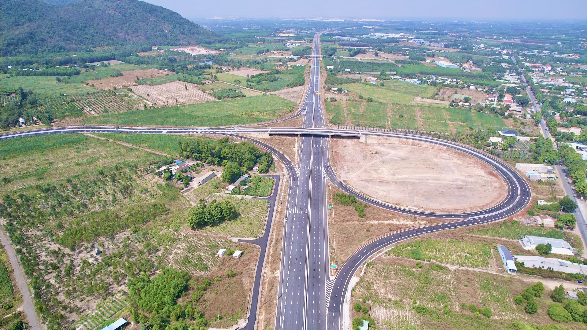 Bốn n&uacute;t giao lớn ho&agrave;n thiện, cao tốc Bi&ecirc;n H&ograve;a - Vũng T&agrave;u sẵn s&agrave;ng đ&oacute;n d&ograve;ng xe du Xu&acirc;n- Ảnh 12.