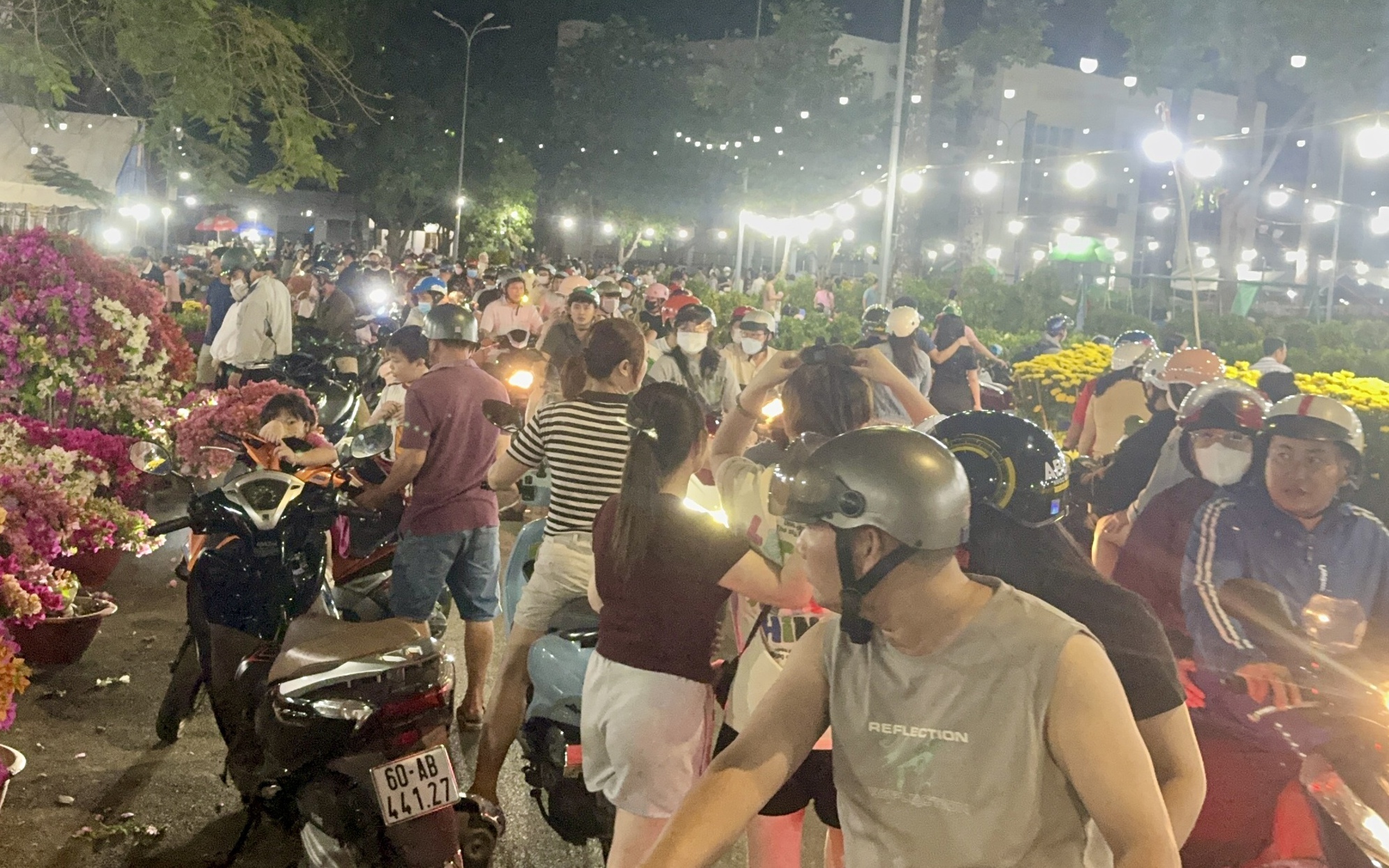 Gần 77km đại lộ ven biển Vũng Tàu - Bình Thuận dần thay "áo mới"- Ảnh 20. Đồng Nai: Hoa Tết rực rỡ xuống phố, tiểu thương hồi hộp chờ cao điểm mua sắm