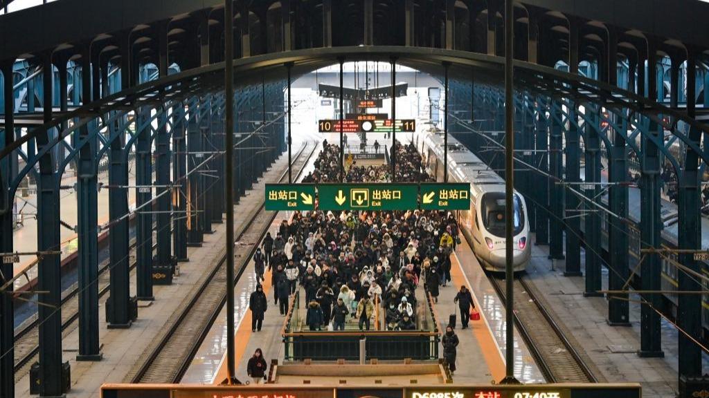 Trung Quốc: Hơn 140 triệu v&eacute; t&agrave;u được b&aacute;n ra dịp cao điểm đi lại tết Nguy&ecirc;n đ&aacute;n- Ảnh 1.