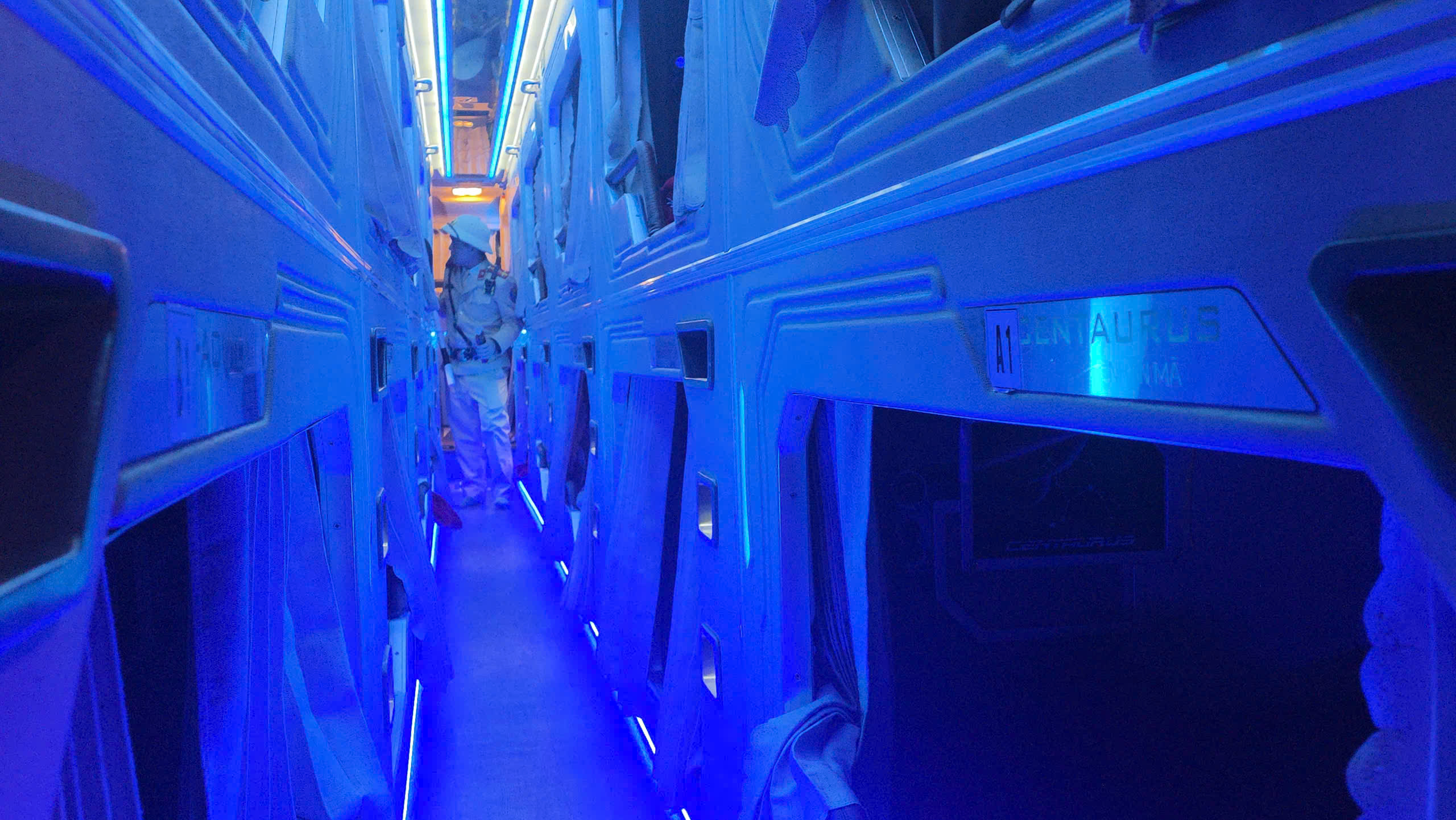 CSGT L&agrave;o Cai siết an to&agrave;n giao th&ocirc;ng xe kh&aacute;ch dịp cuối năm tr&ecirc;n QL4D- Ảnh 1.