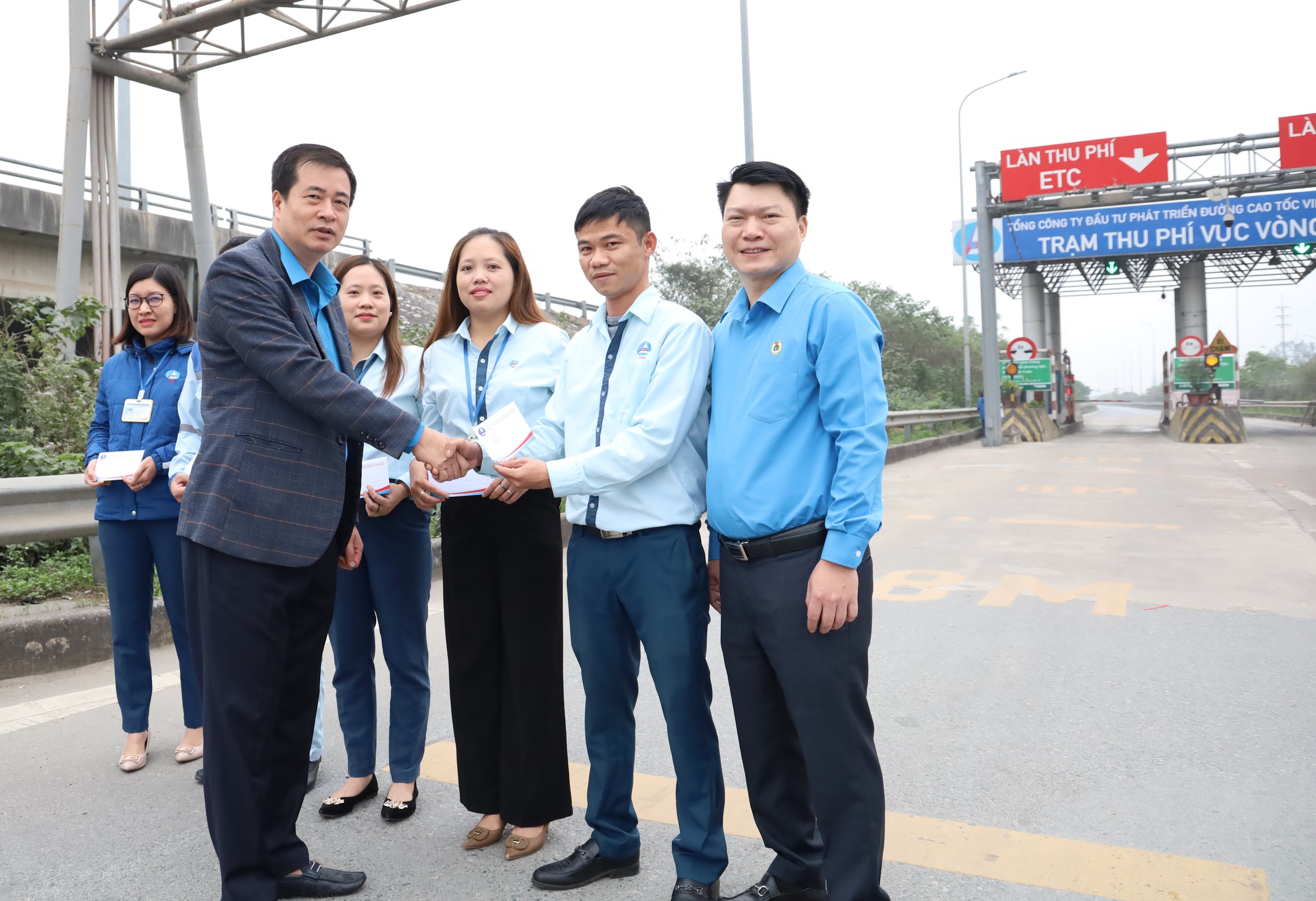 Để mỗi người lao động ng&agrave;nh X&acirc;y dựng đều c&oacute; một c&aacute;i Tết ấm &aacute;p- Ảnh 1.