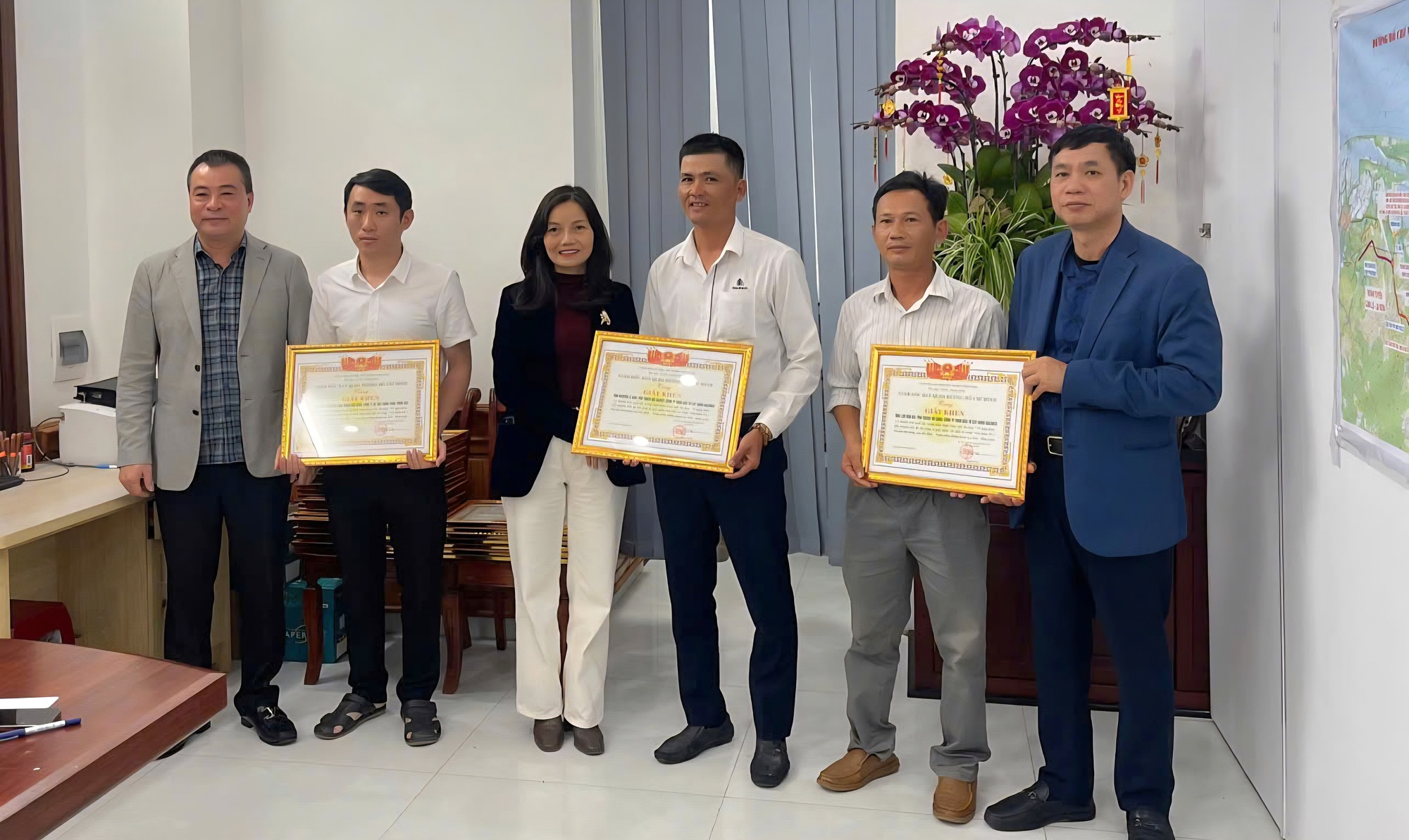 19 ng&agrave;y đ&ecirc;m bứt tốc tiến độ, cao tốc La Sơn - H&ograve;a Li&ecirc;n tăng gần 280 tỷ đồng sản lượng- Ảnh 1.