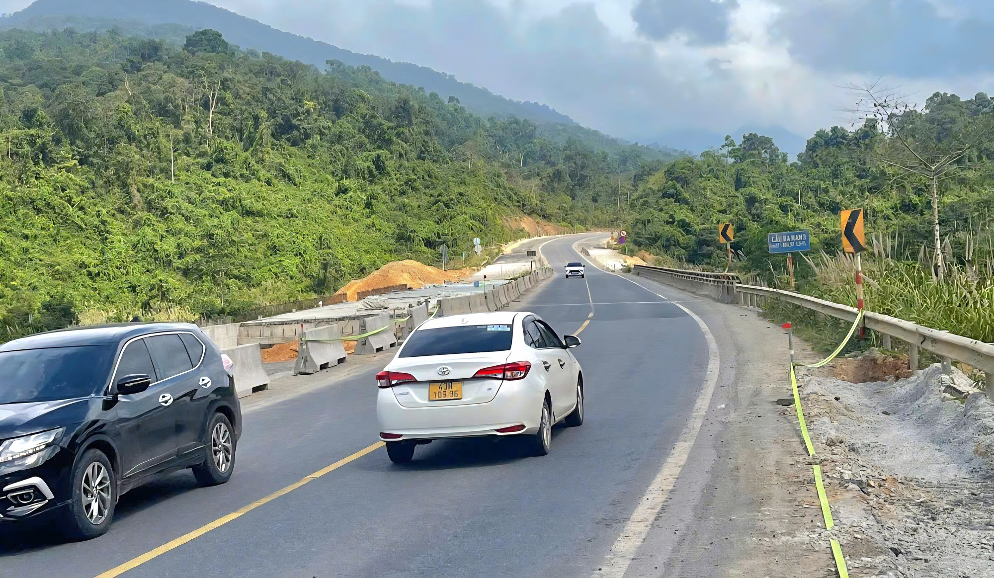 19 ng&agrave;y đ&ecirc;m bứt tốc tiến độ, cao tốc La Sơn - H&ograve;a Li&ecirc;n tăng gần 280 tỷ đồng sản lượng- Ảnh 2.