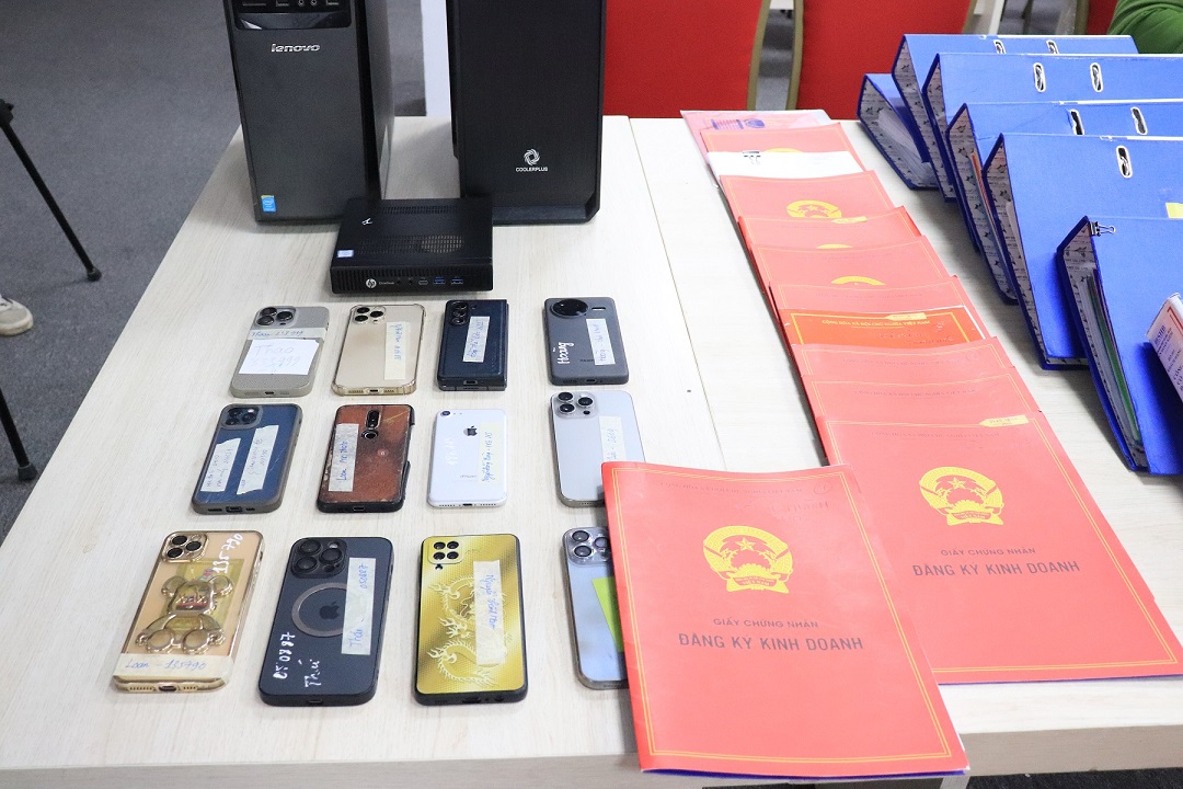 Một ngân hàng ở Hà Nội bị nhóm lừa đảo chiếm đoạt hơn 300 tỷ đồng- Ảnh 2. Một ngân hàng ở Hà Nội bị nhóm lừa đảo chiếm đoạt hơn 300 tỷ đồng- Ảnh 2.