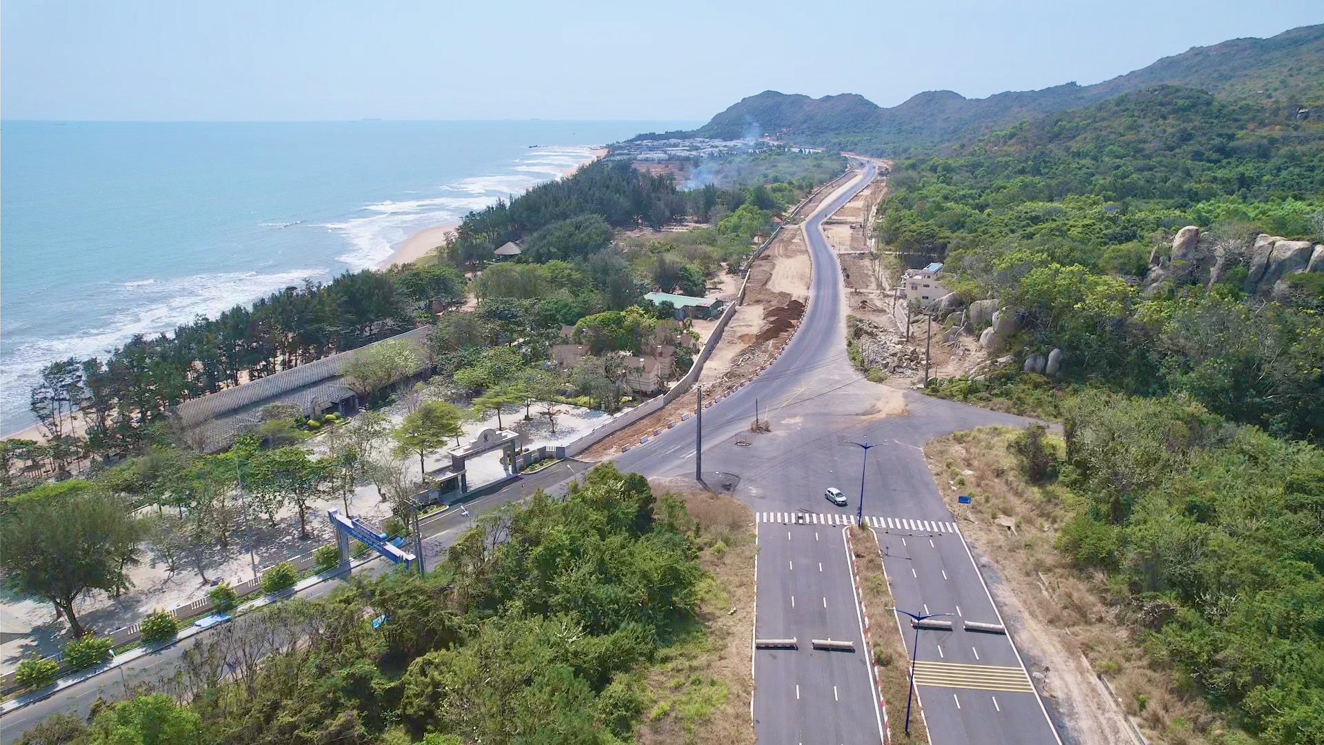 Gần 77km đại lộ ven biển Vũng Tàu - Bình Thuận dần thay "áo mới"- Ảnh 11. Gần 77km đại lộ ven biển Vũng Tàu - Bình Thuận dần thay "áo mới"- Ảnh 11.