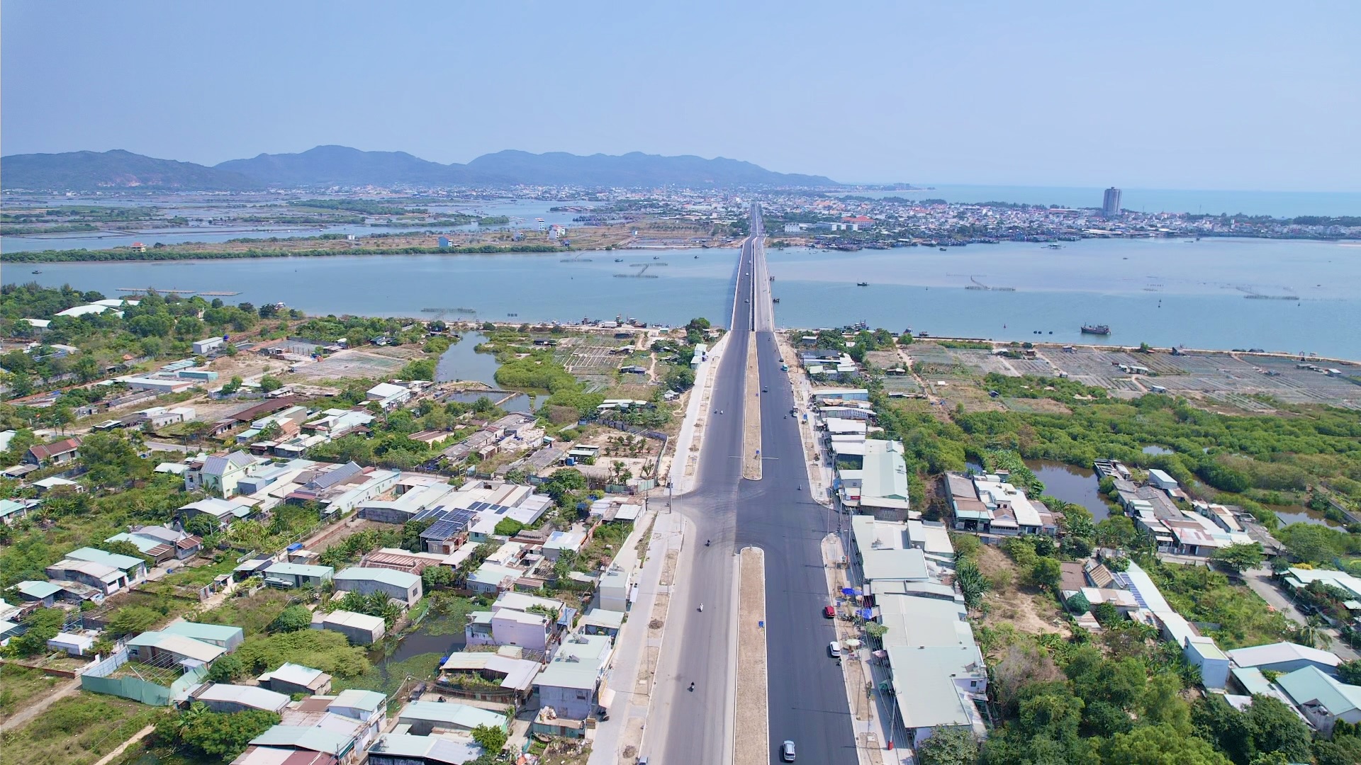 Gần 77km đại lộ ven biển Vũng Tàu - Bình Thuận dần thay "áo mới"- Ảnh 2. Gần 77km đại lộ ven biển Vũng Tàu - Bình Thuận dần thay "áo mới"- Ảnh 2.