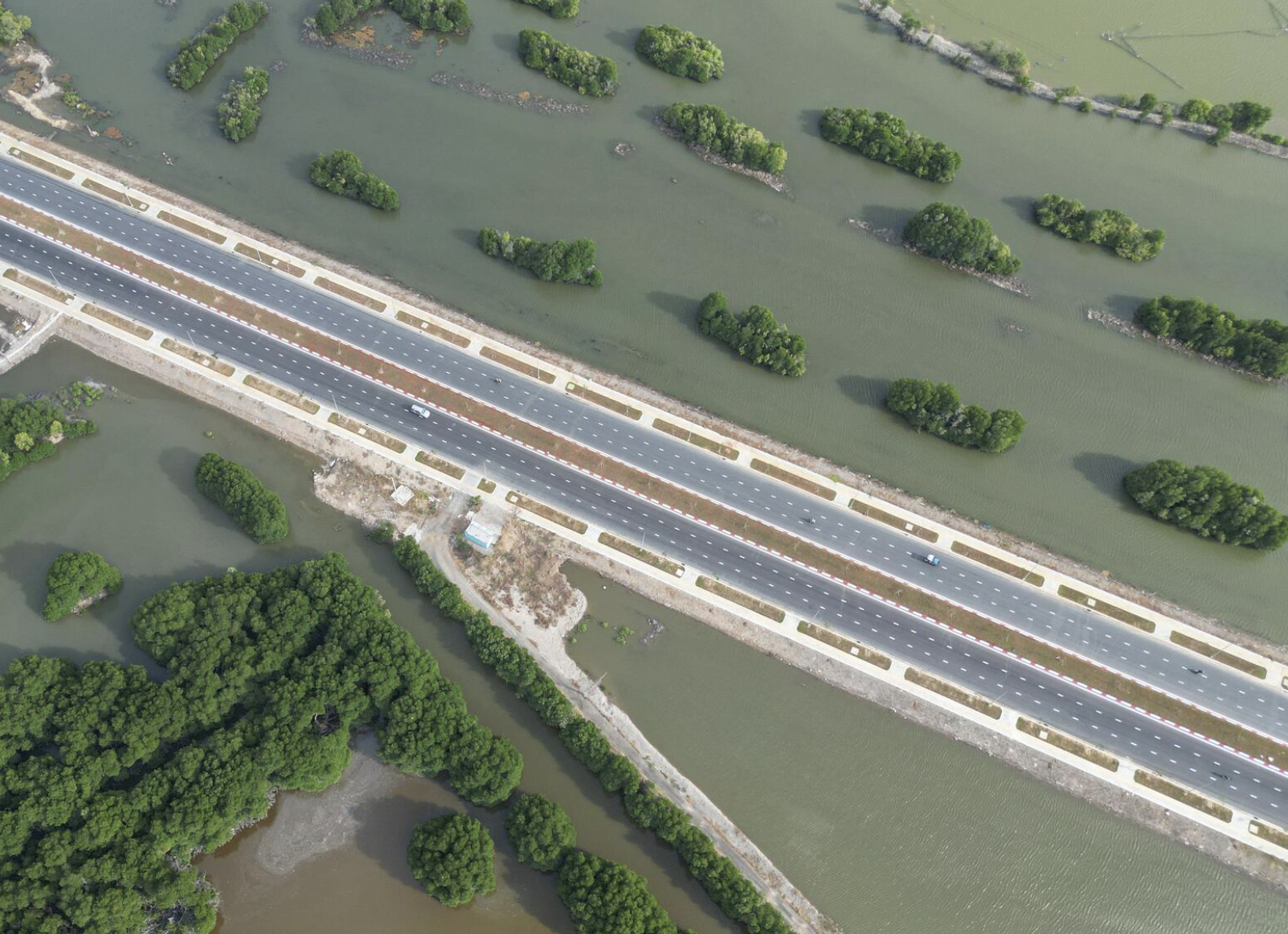 Gần 77km đại lộ ven biển Vũng Tàu - Bình Thuận dần thay "áo mới"- Ảnh 7. Gần 77km đại lộ ven biển Vũng Tàu - Bình Thuận dần thay "áo mới"- Ảnh 7.