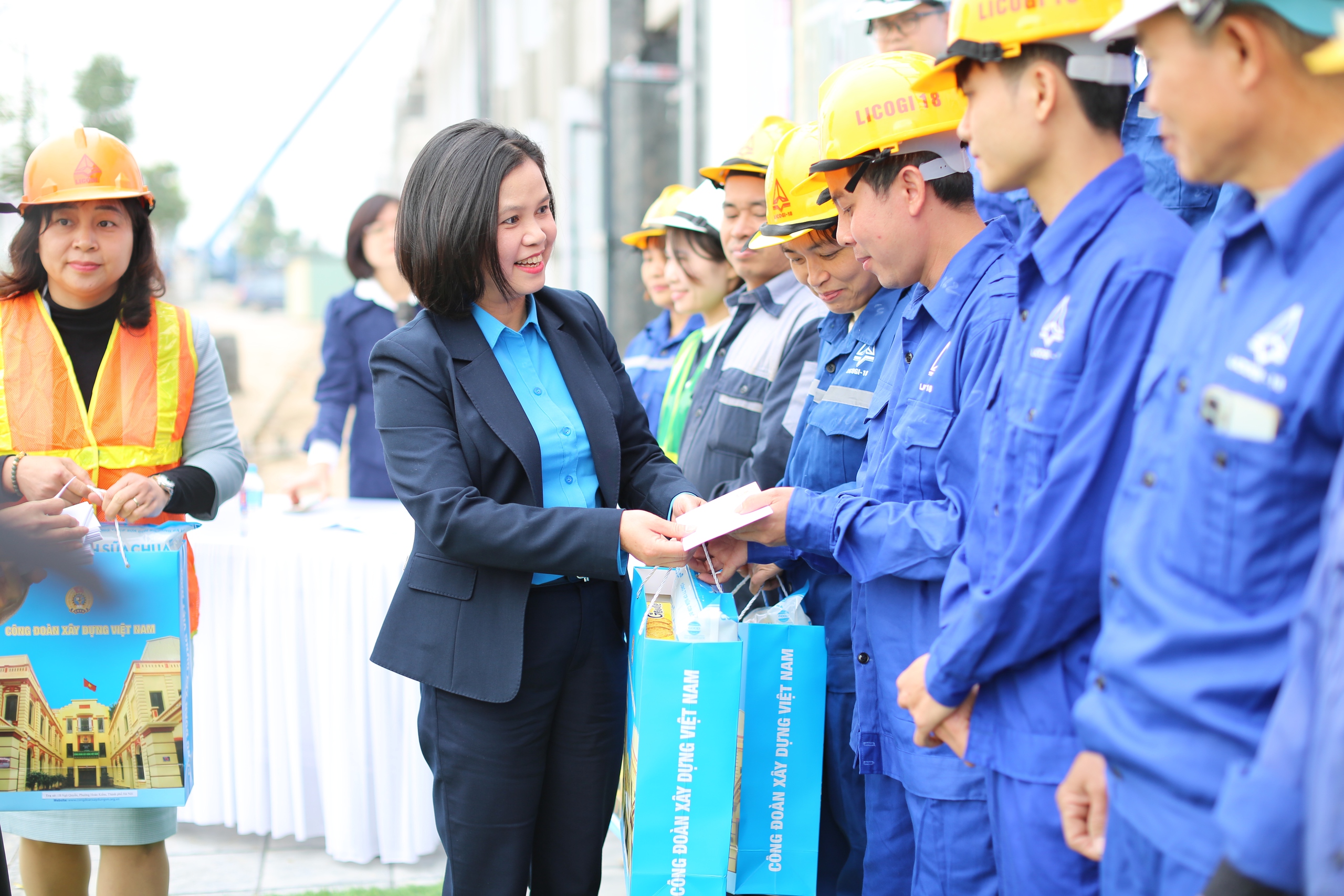 Để mỗi người lao động ng&agrave;nh X&acirc;y dựng đều c&oacute; một c&aacute;i Tết ấm &aacute;p- Ảnh 2.