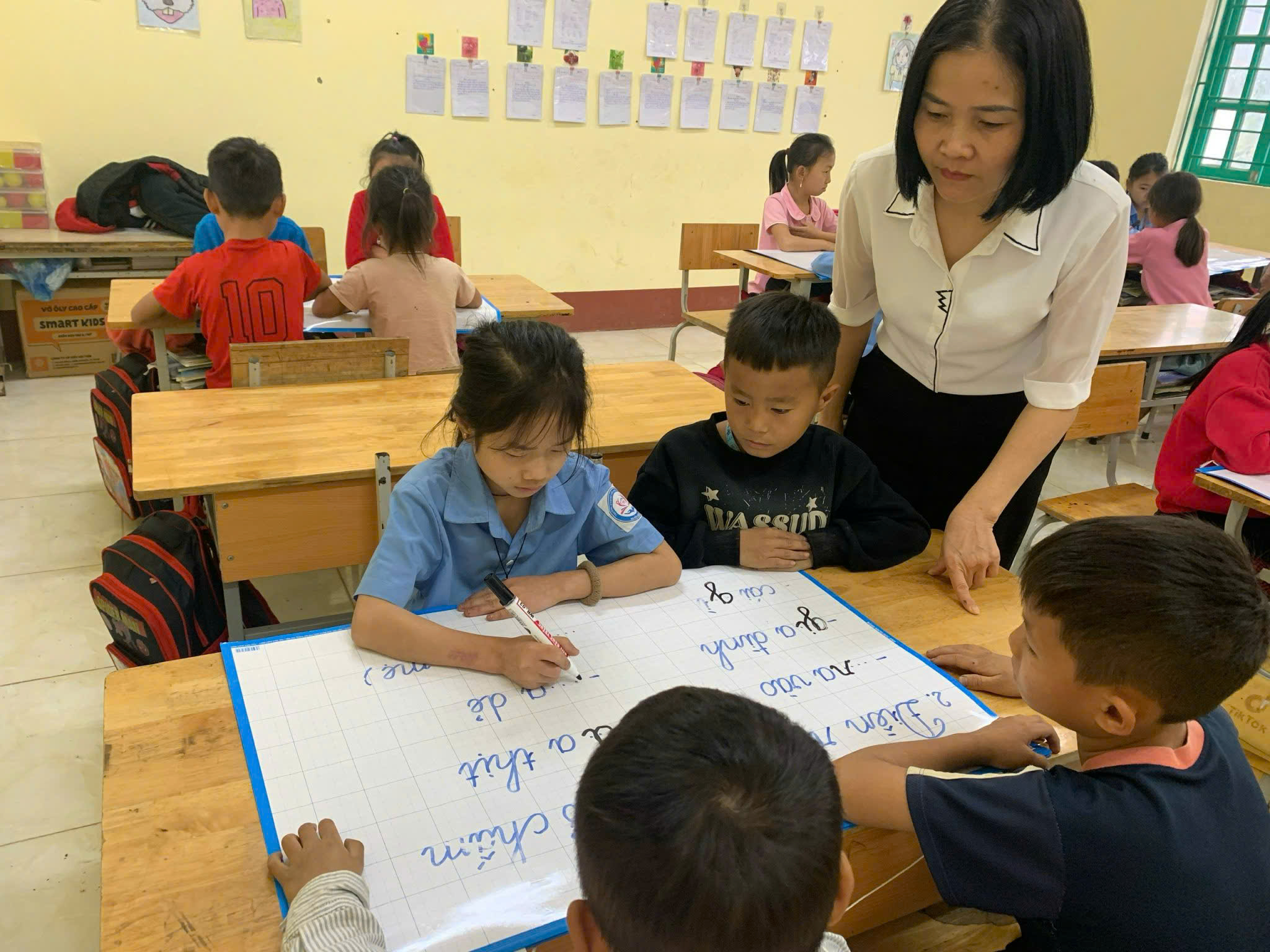 C&ocirc; gi&aacute;o v&ugrave;ng cao v&agrave; h&agrave;nh tr&igrave;nh gieo chữ thầm lặng- Ảnh 3.