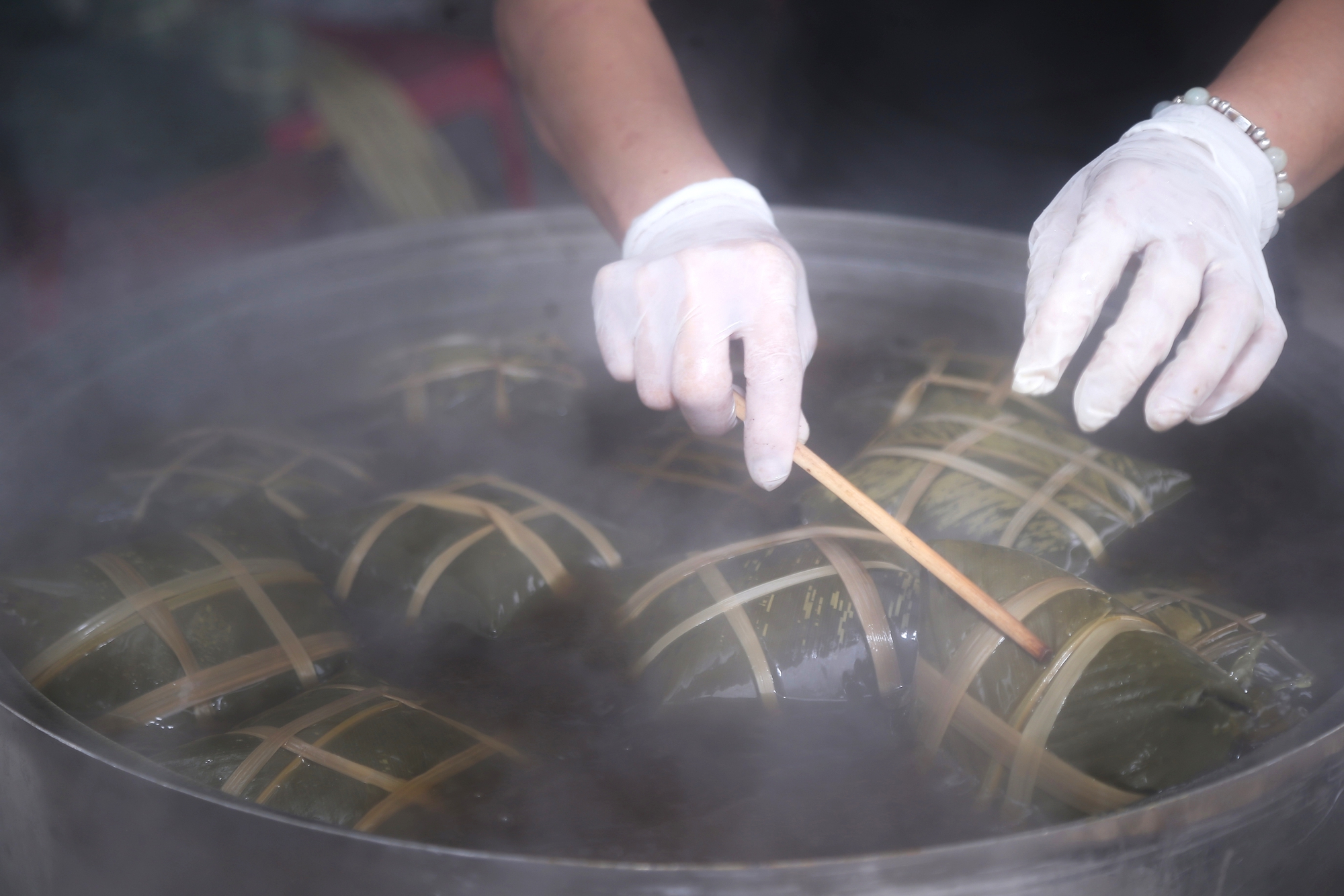 L&agrave;ng b&aacute;nh chưng gần trăm tuổi xứ Nghệ rộn r&agrave;ng v&agrave;o vụ Tết- Ảnh 9.