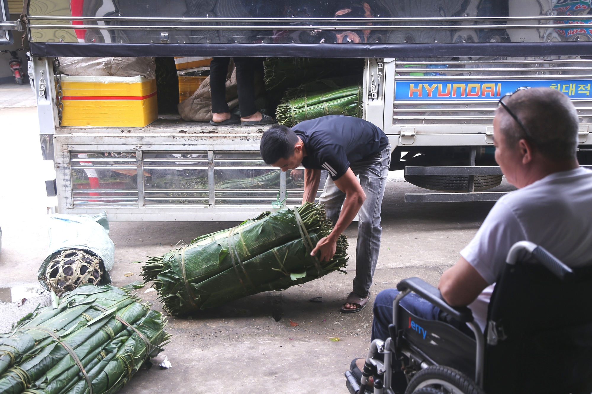 L&agrave;ng b&aacute;nh chưng gần trăm tuổi xứ Nghệ rộn r&agrave;ng v&agrave;o vụ Tết- Ảnh 2.