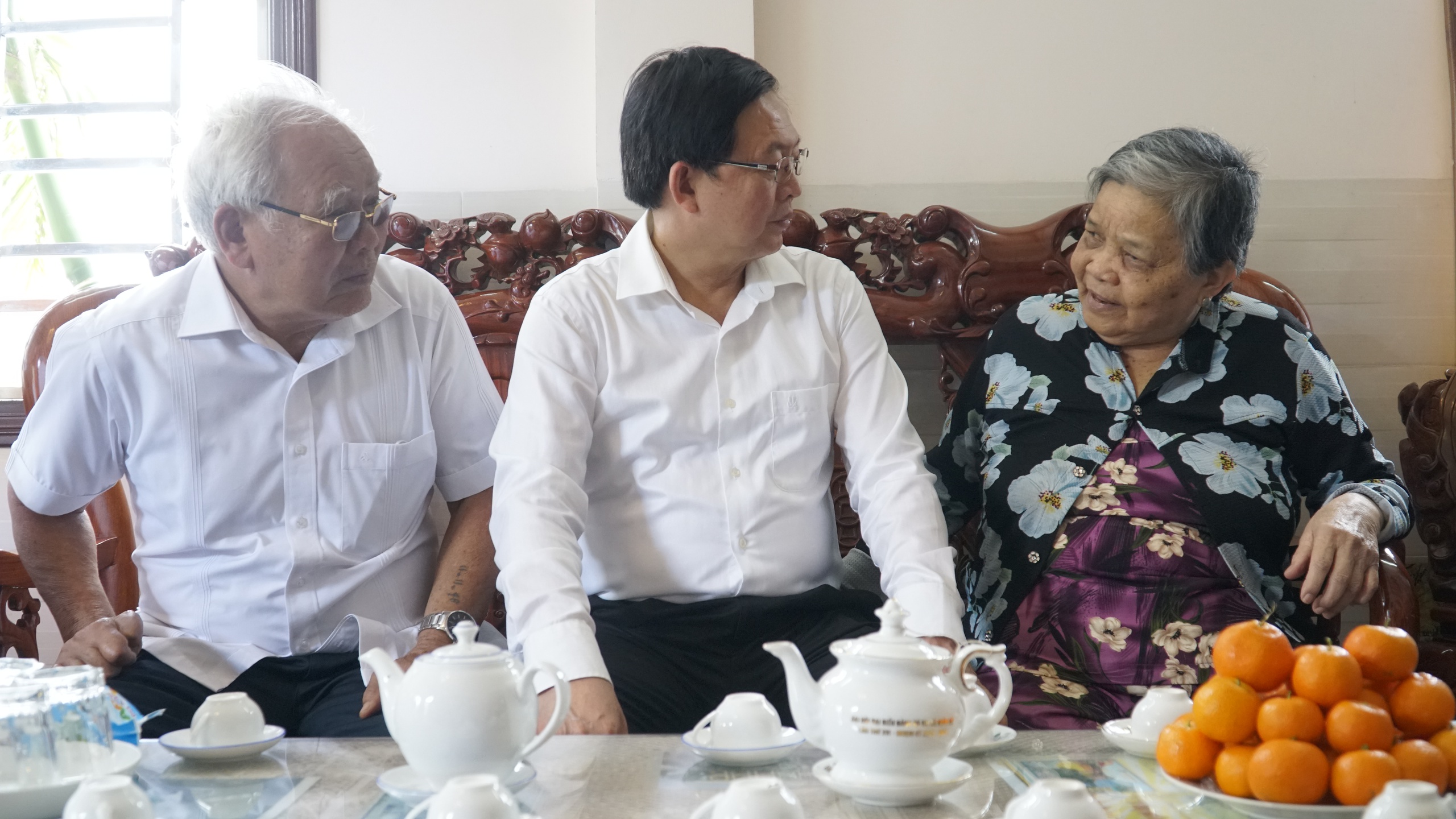 Ph&oacute; Thủ tướng Hồ Quốc Dũng: Mong b&agrave; con v&ugrave;ng rốn lũ vươn l&ecirc;n, đ&oacute;n Tết đầm ấm- Ảnh 6.