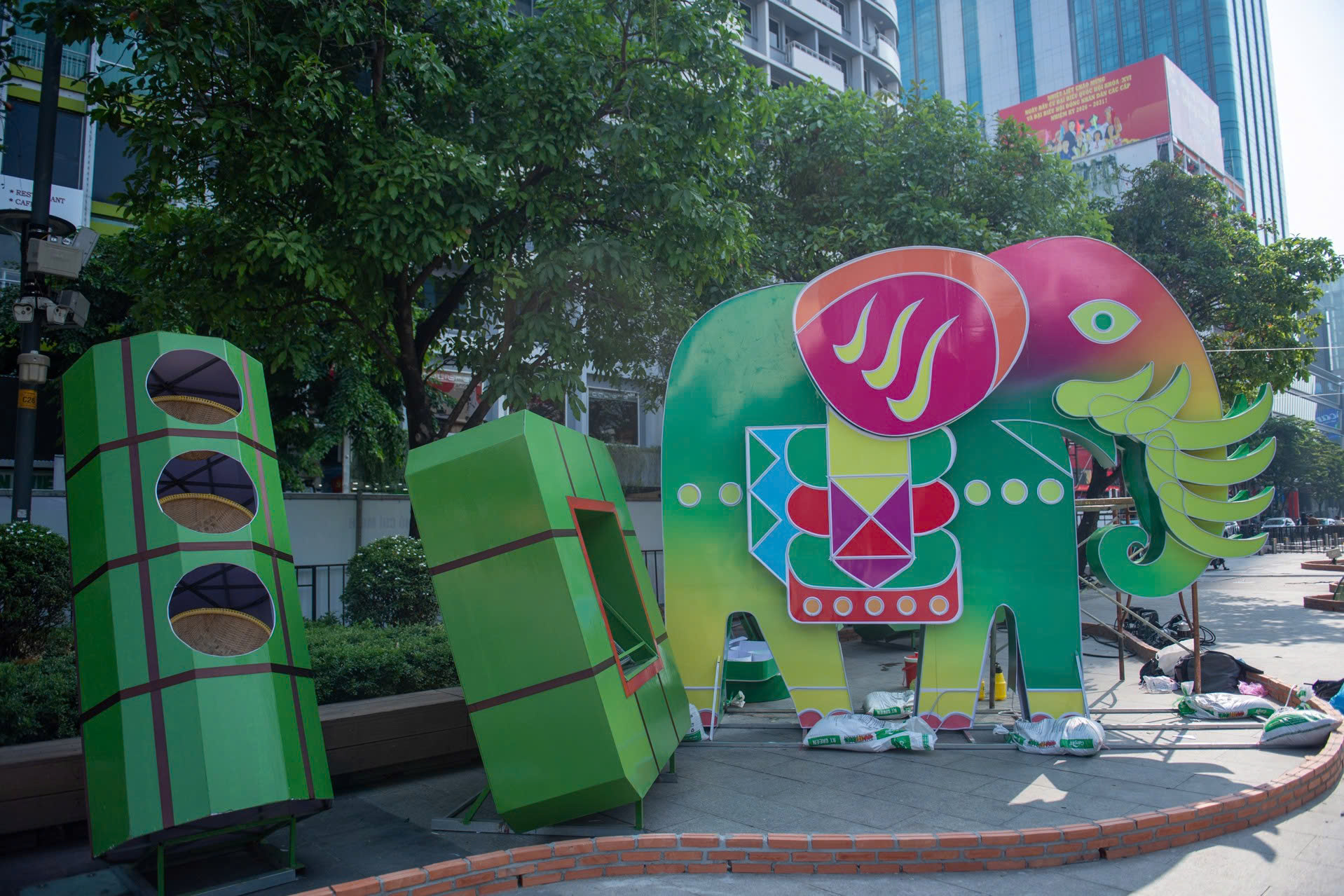 Ngựa Th&aacute;nh Gi&oacute;ng đ&atilde; &ldquo;cất v&oacute;&rdquo; giữa đường hoa Nguyễn Huệ- Ảnh 21.