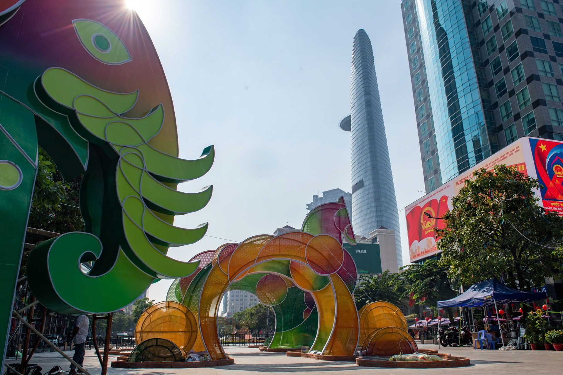 Ngựa Th&aacute;nh Gi&oacute;ng đ&atilde; &ldquo;cất v&oacute;&rdquo; giữa đường hoa Nguyễn Huệ- Ảnh 18.