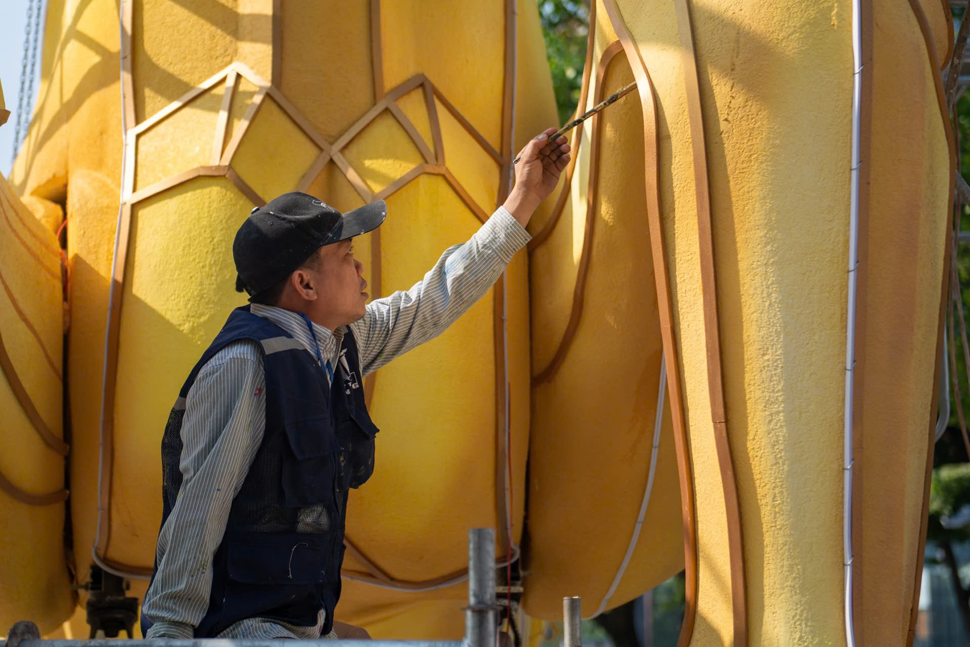 Ngựa Th&aacute;nh Gi&oacute;ng đ&atilde; &ldquo;cất v&oacute;&rdquo; giữa đường hoa Nguyễn Huệ- Ảnh 11.