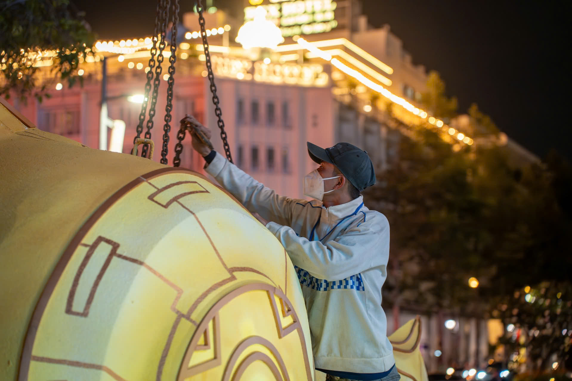 Ngựa Th&aacute;nh Gi&oacute;ng đ&atilde; &ldquo;cất v&oacute;&rdquo; giữa đường hoa Nguyễn Huệ- Ảnh 10.