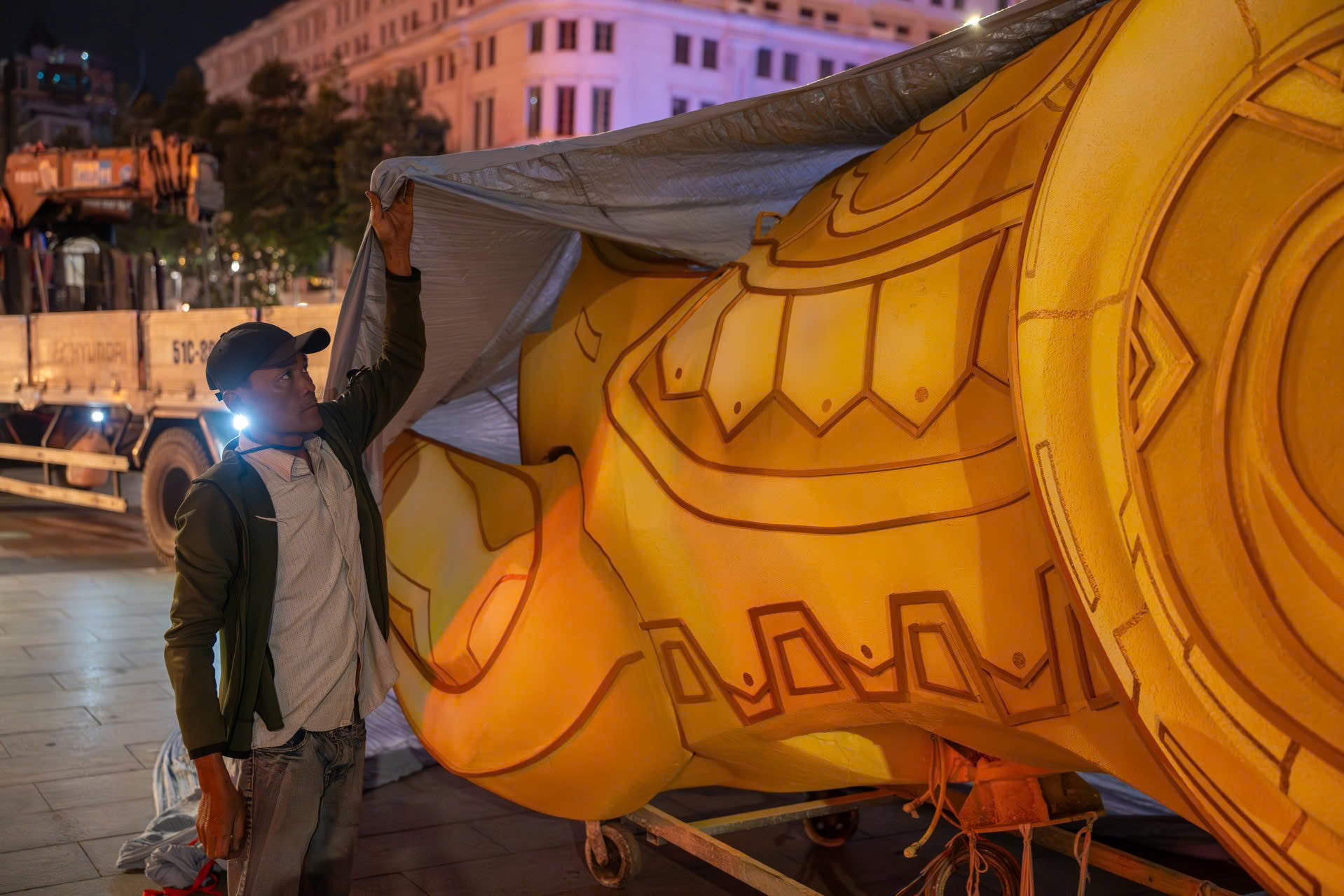 Ngựa Th&aacute;nh Gi&oacute;ng đ&atilde; &ldquo;cất v&oacute;&rdquo; giữa đường hoa Nguyễn Huệ- Ảnh 9.