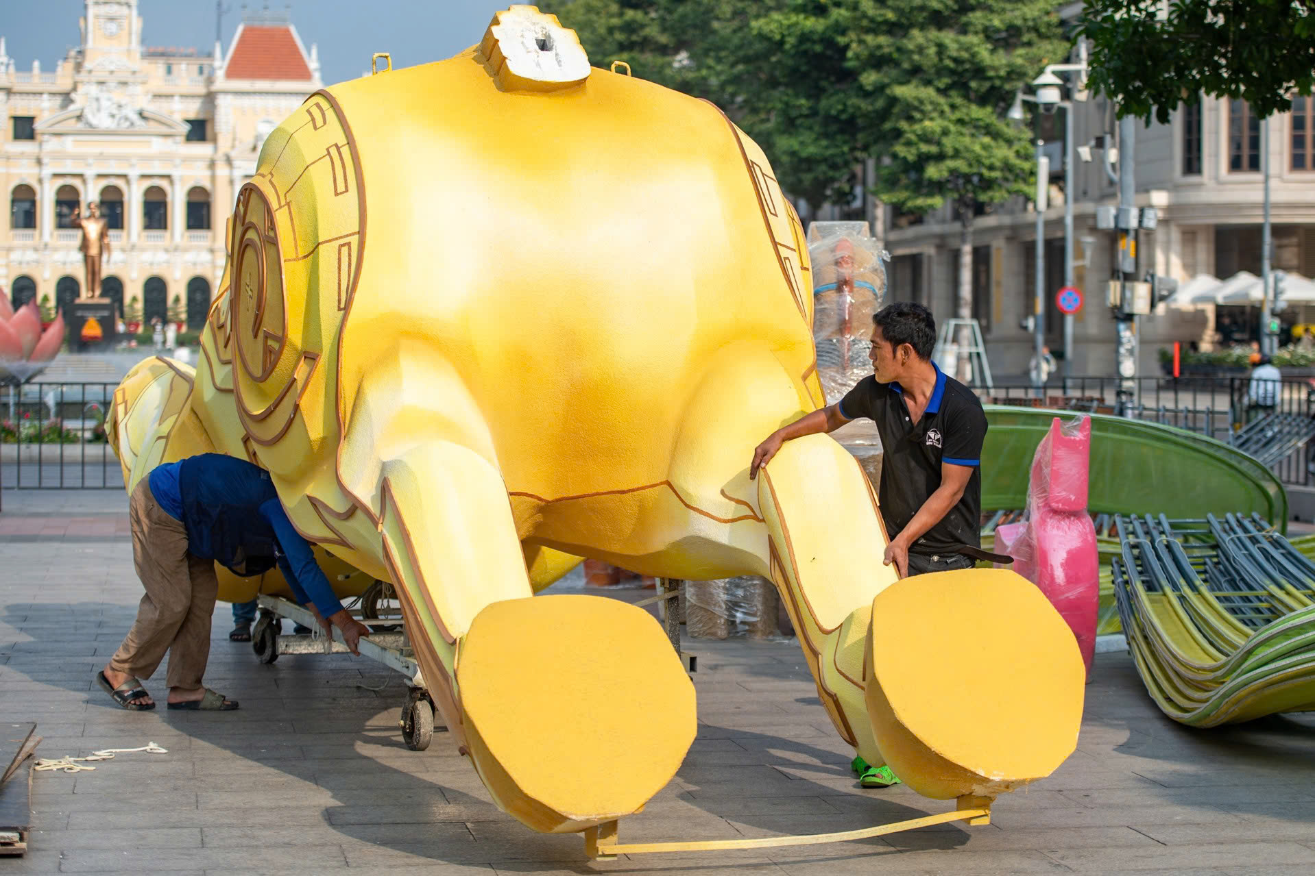 Ngựa Th&aacute;nh Gi&oacute;ng đ&atilde; &ldquo;cất v&oacute;&rdquo; giữa đường hoa Nguyễn Huệ- Ảnh 8.