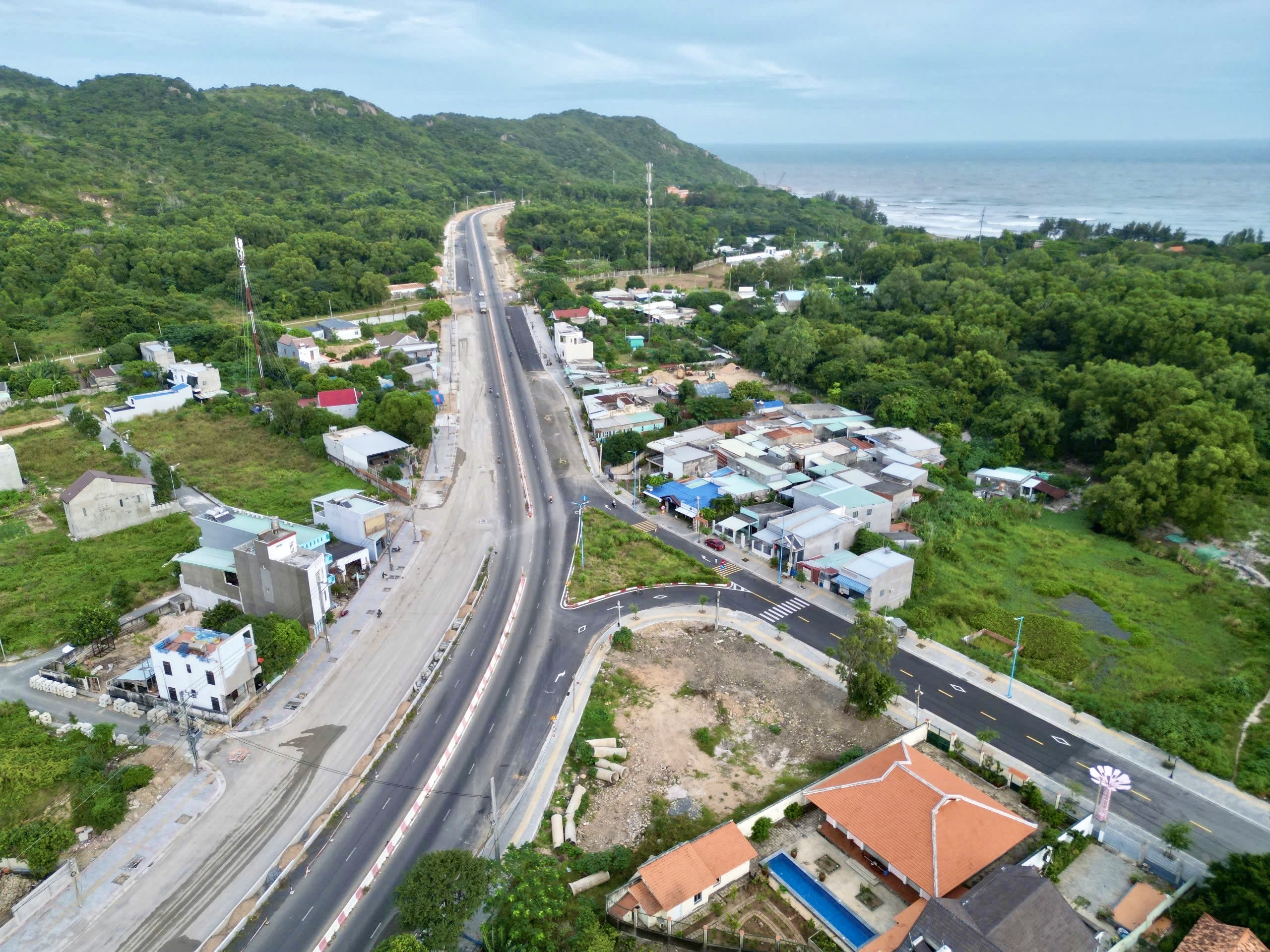 Gần 77km đại lộ ven biển Vũng Tàu - Bình Thuận dần thay "áo mới"- Ảnh 14. Gần 77km đại lộ ven biển Vũng Tàu - Bình Thuận dần thay "áo mới"- Ảnh 14.