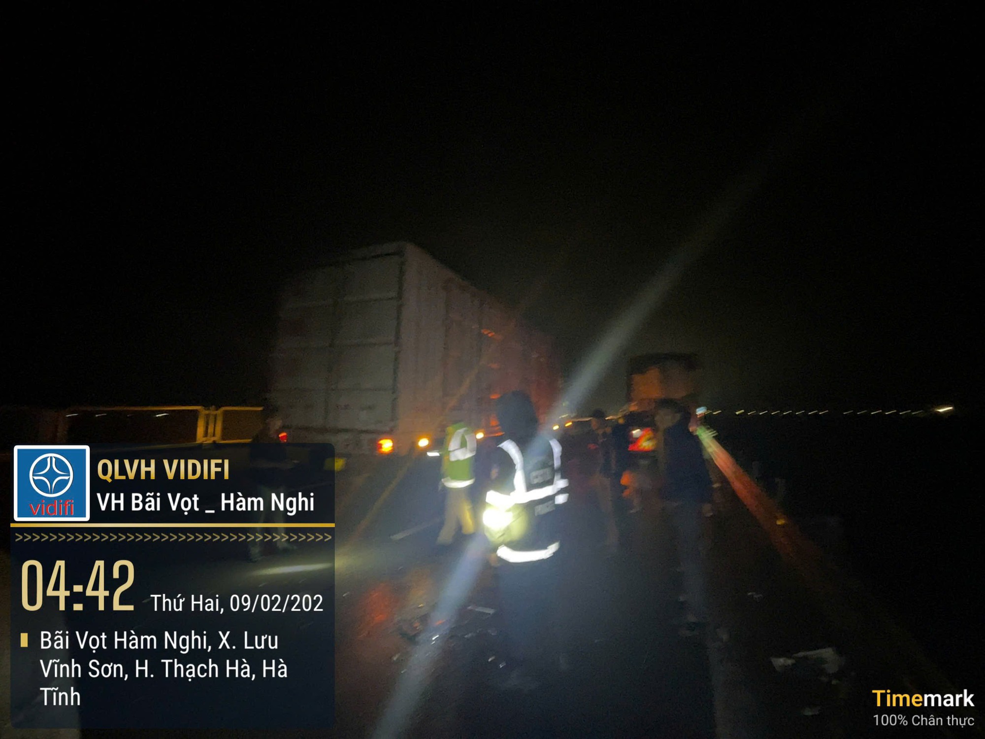 Tai nạn li&ecirc;n ho&agrave;n tr&ecirc;n cao tốc B&atilde;i Vọt - H&agrave;m Nghi g&acirc;y &ugrave;n tắc k&eacute;o d&agrave;i- Ảnh 2.