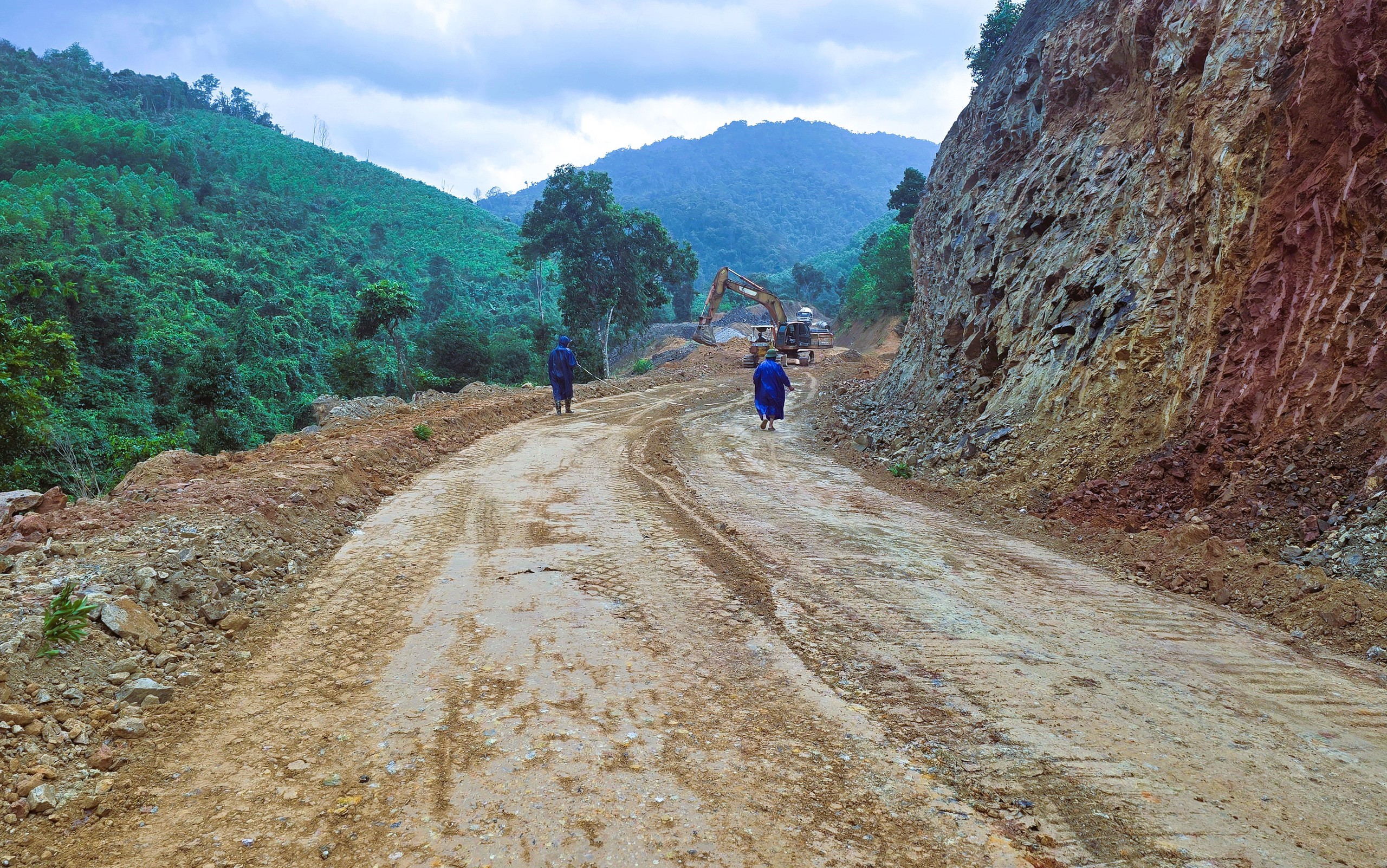 Cận cảnh tuyến nối hai nhánh đường Hồ Chí Minh vừa được lùi hạn hoàn thành sang 2026- Ảnh 14. Cận cảnh tuyến nối hai nhánh đường Hồ Chí Minh vừa được lùi hạn hoàn thành sang 2026- Ảnh 14.