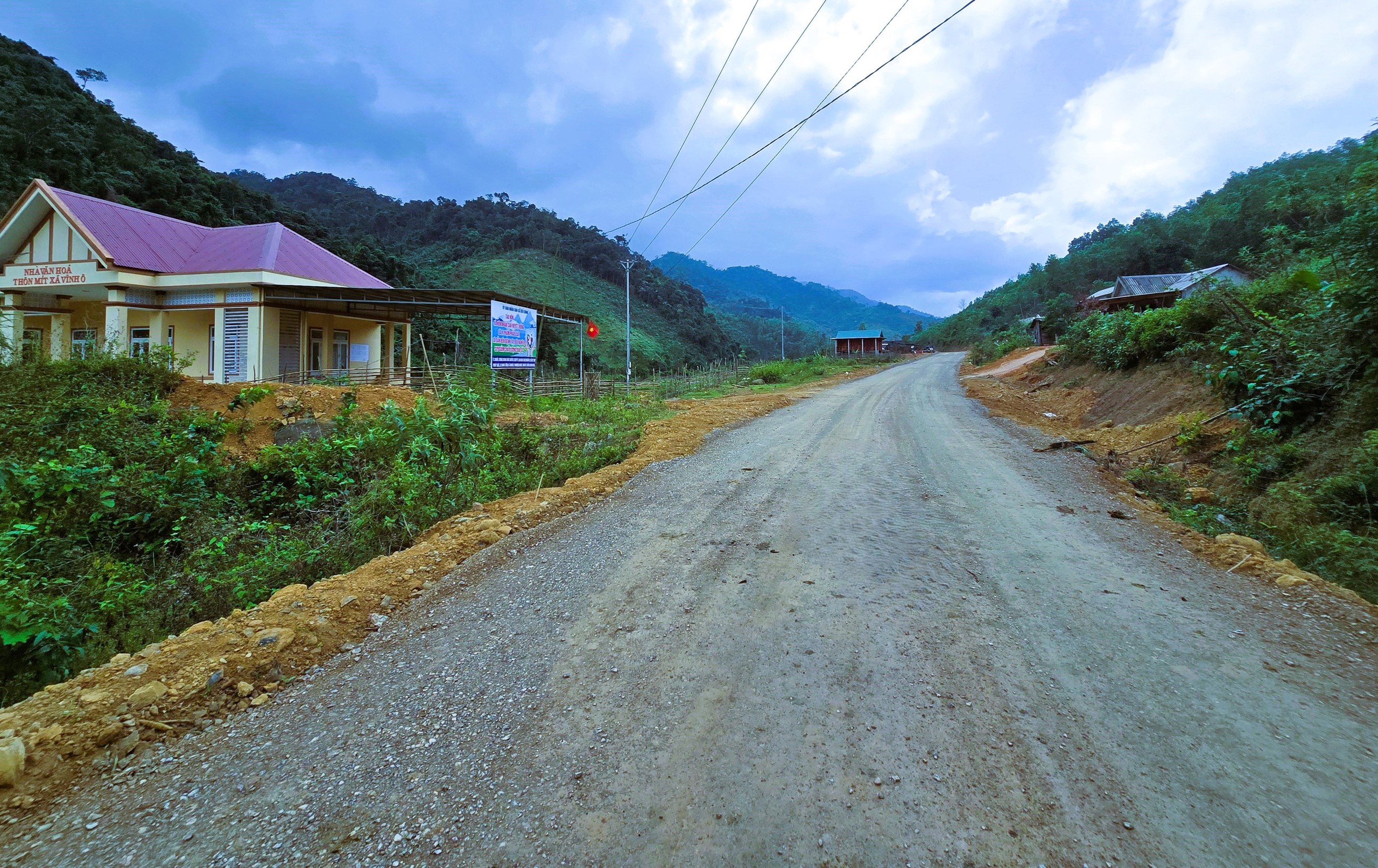 Cận cảnh tuyến nối hai nhánh đường Hồ Chí Minh vừa được lùi hạn hoàn thành sang 2026- Ảnh 9. Cận cảnh tuyến nối hai nhánh đường Hồ Chí Minh vừa được lùi hạn hoàn thành sang 2026- Ảnh 9.