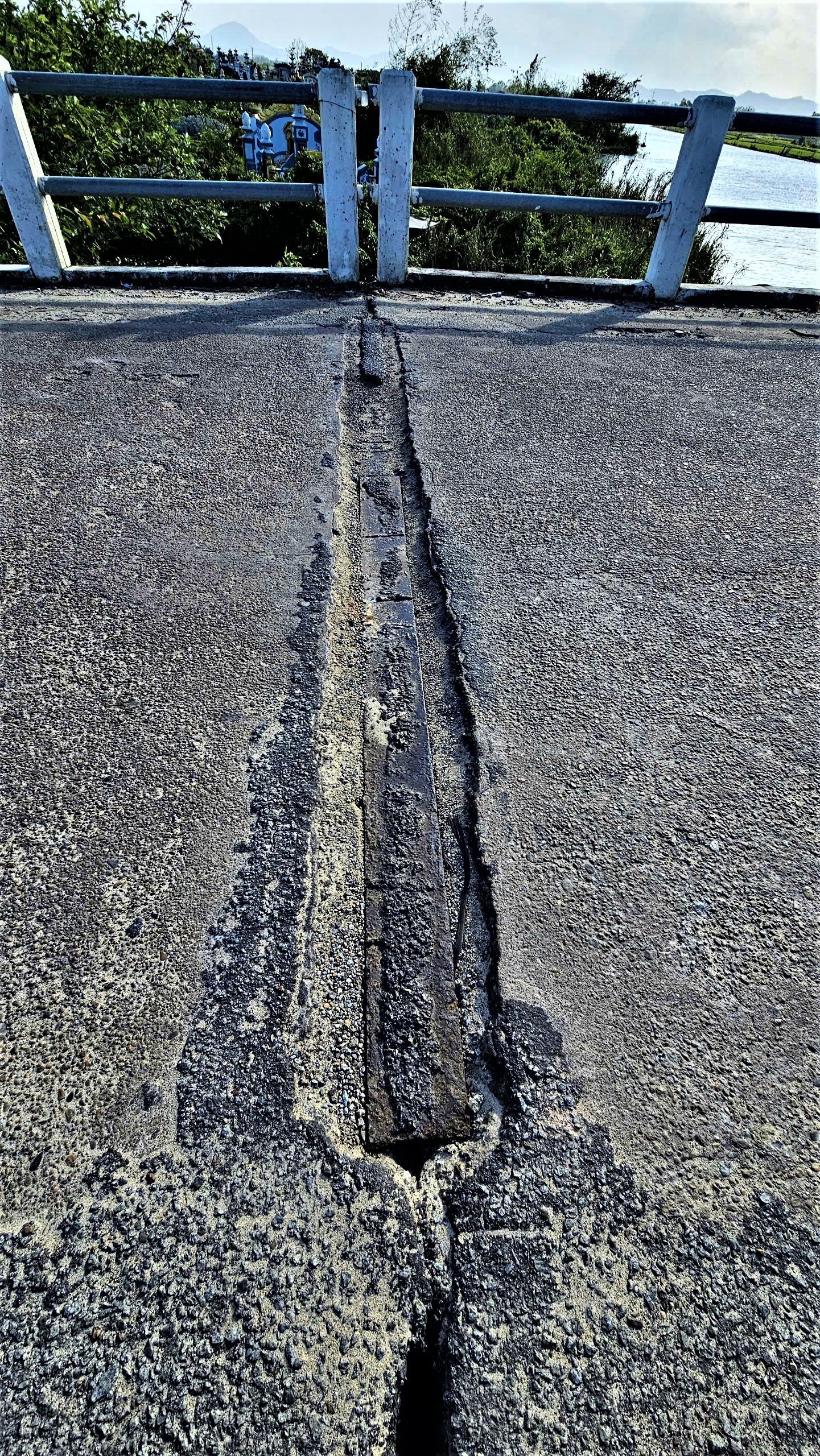 Cận cảnh cầu Thanh H&agrave; xuống cấp, sắp được x&acirc;y mới ở Huế- Ảnh 8.