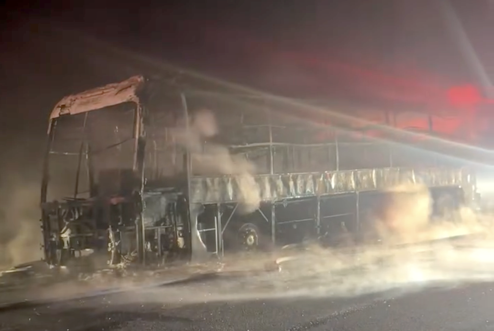 Xe khách giường nằm cháy ở Đắk Lắk, hơn 40 hành khách kịp thoát nạn- Ảnh 2. Xe khách giường nằm cháy ở Đắk Lắk, hơn 40 hành khách kịp thoát nạn- Ảnh 2.