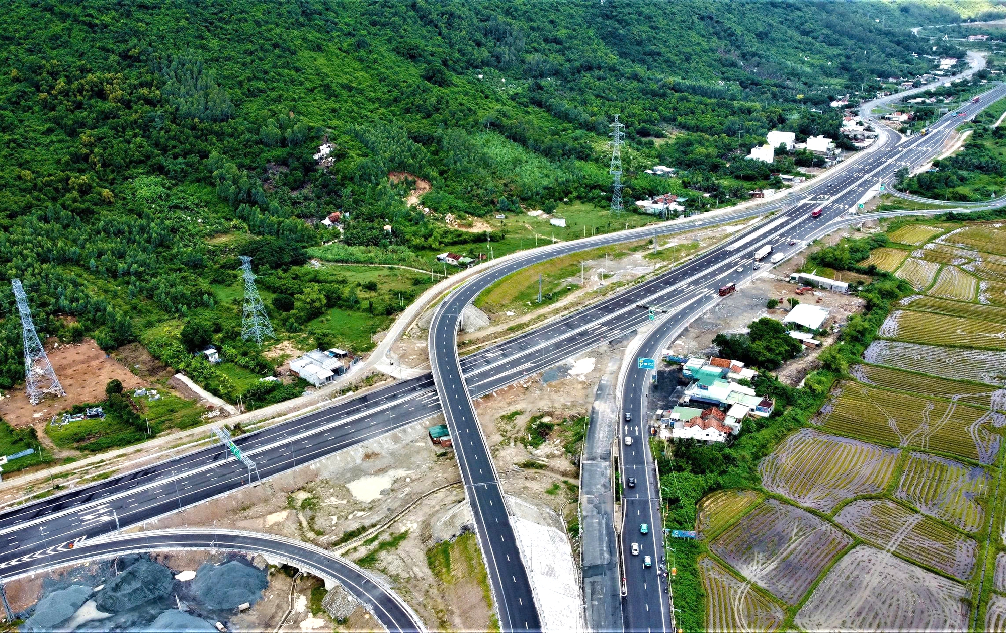 Cao tốc mở rộng kh&ocirc;ng gian ph&aacute;t triển mới cho miền Trung - T&acirc;y Nguy&ecirc;n- Ảnh 4.