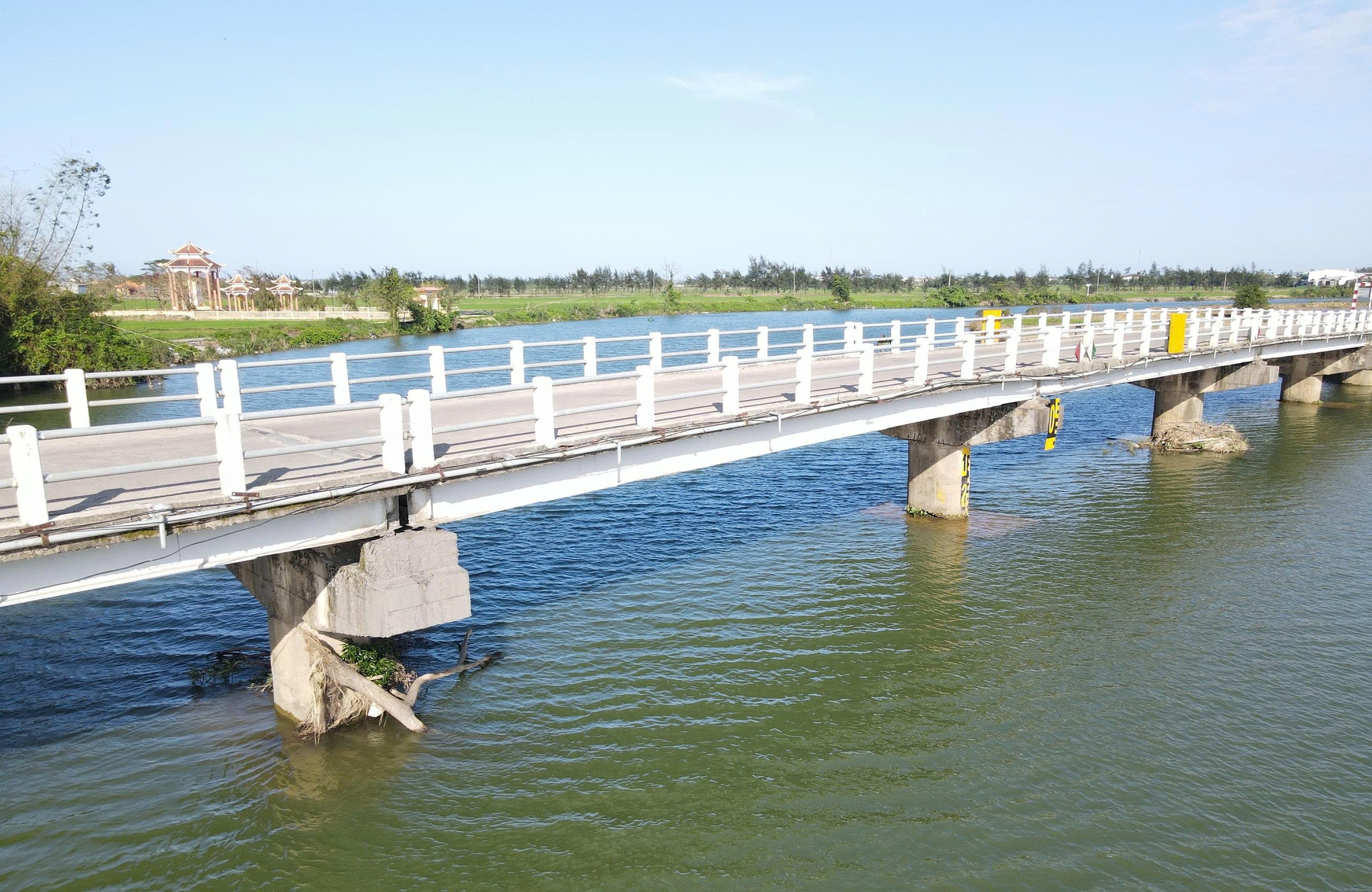 Cận cảnh cầu Thanh H&agrave; xuống cấp, sắp được x&acirc;y mới ở Huế- Ảnh 5.