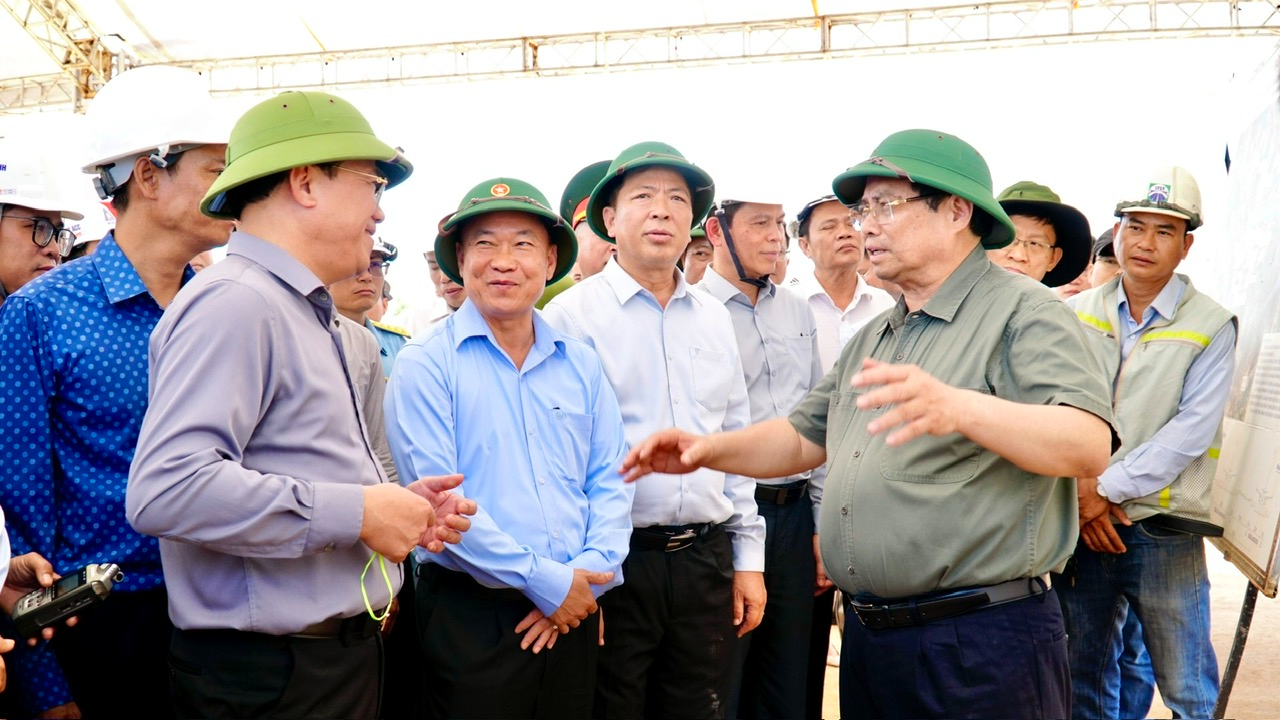 Tăng tốc thi công, khai thác dự án mở rộng sân bay Phù Cát vượt tiến độ 3 tháng- Ảnh 4. Tăng tốc thi công, khai thác dự án mở rộng sân bay Phù Cát vượt tiến độ 3 tháng- Ảnh 4.