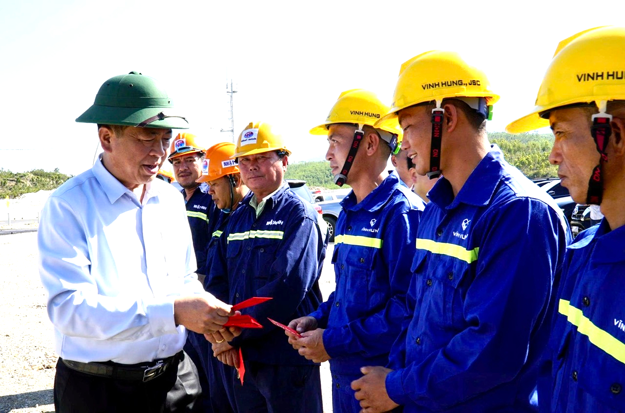 Thủ tướng: Sớm ho&agrave;n th&agrave;nh cao tốc nối Gia Lai - Đắk Lắk, ph&aacute;t huy nguồn lực đầu tư- Ảnh 7.