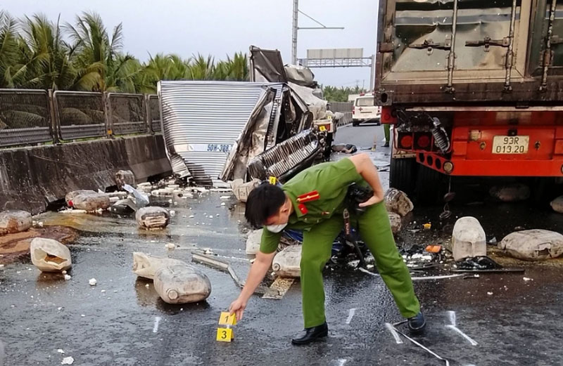 Hiện trường vụ tai nạn - Ảnh: Minh T&acirc;m.