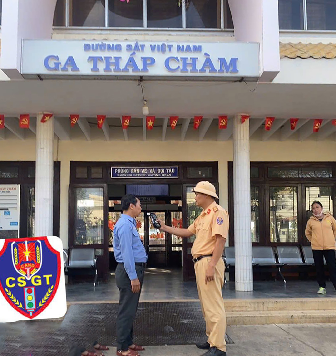 Kh&aacute;nh H&ograve;a: 10 ng&agrave;y xử l&yacute; gần 100 trường hợp vi phạm an to&agrave;n giao th&ocirc;ng đường sắt- Ảnh 1.