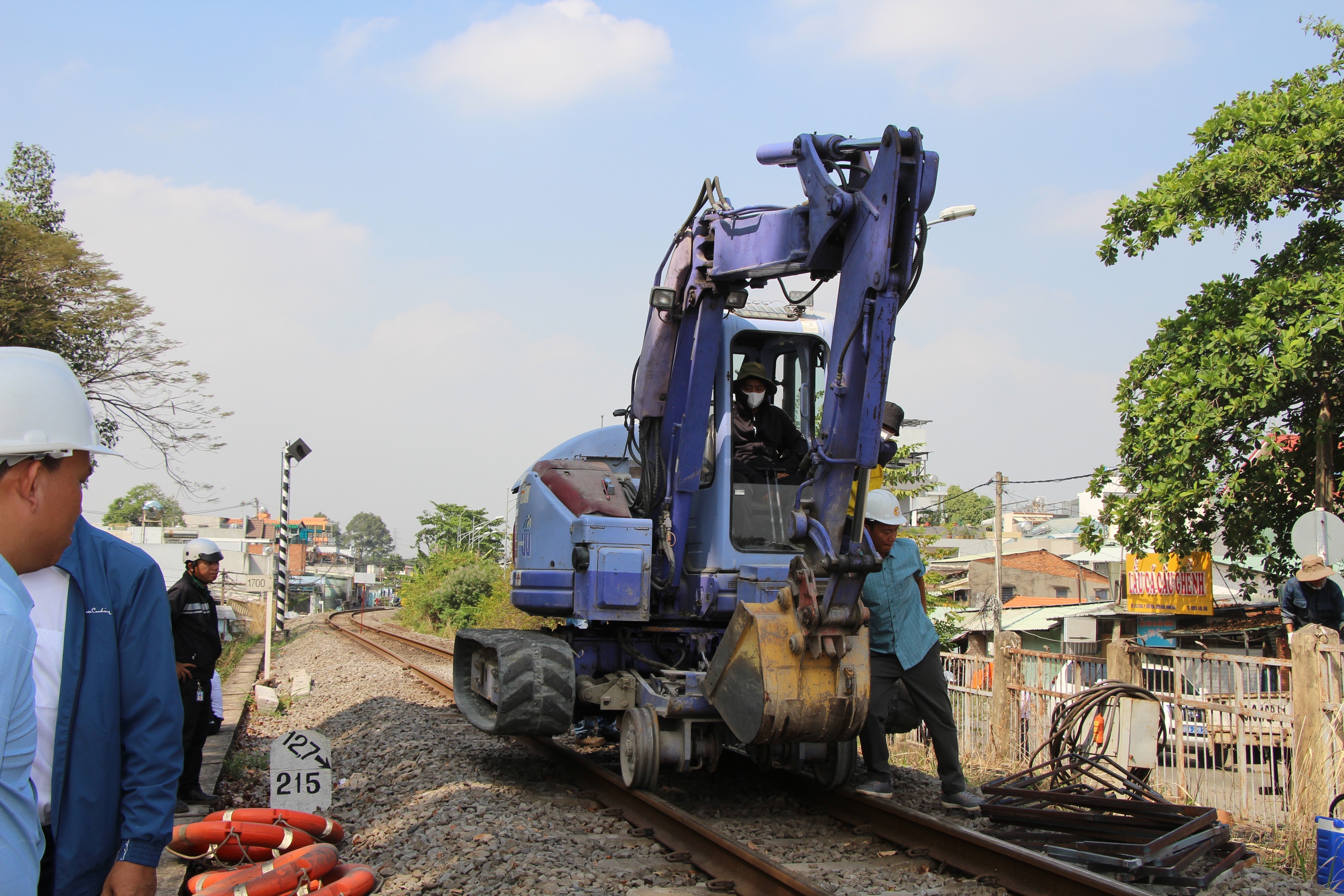 Đang thử tải cầu Ghềnh, dự kiến 9h ng&agrave;y 11/3 th&ocirc;ng t&agrave;u Bắc - Nam trở lại- Ảnh 3.