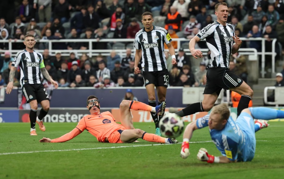 Barcelona h&ograve;a kịch t&iacute;nh Newcastle tại Champions League- Ảnh 1.