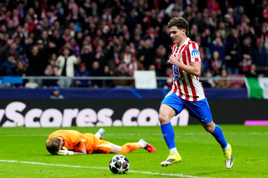 Sai lầm của thủ m&ocirc;n, Tottenham gục ng&atilde; trước Atletico Madrid- Ảnh 1.