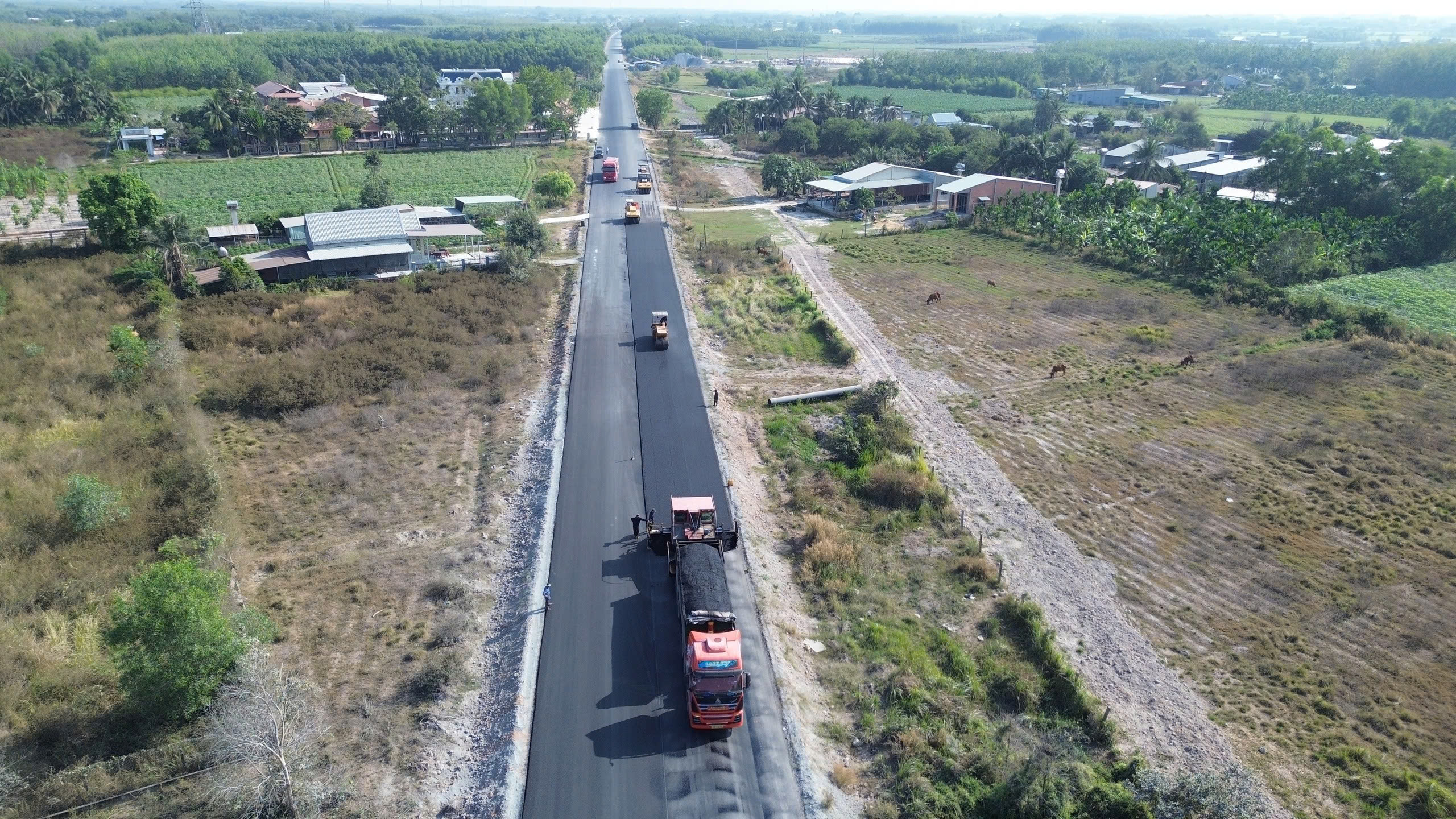 Đua tiến độ đầu tư 5 dự &aacute;n th&agrave;nh phần nối th&ocirc;ng đường Hồ Ch&iacute; Minh- Ảnh 1.