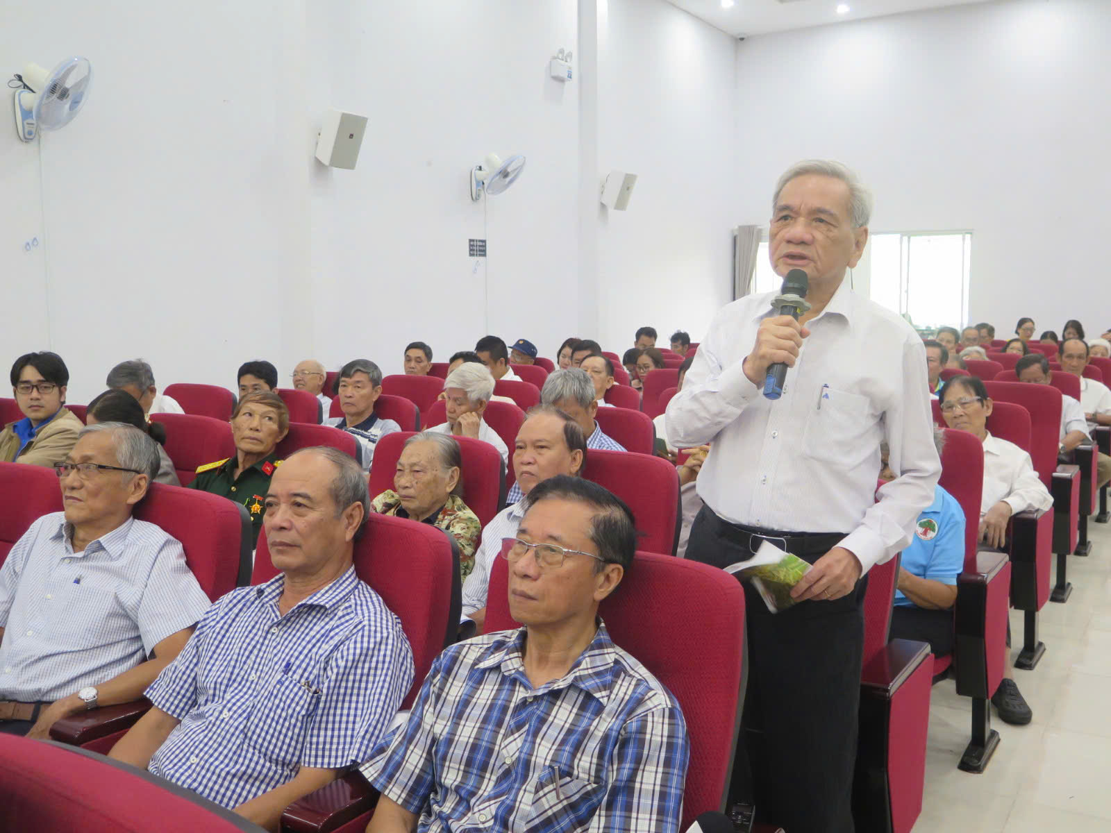 Ứng vi&ecirc;n ĐBQH, HĐND TP.HCM tiếp x&uacute;c cử tri: Nhiều kiến nghị về hạ tầng, đất đai v&agrave; an sinh- Ảnh 2.