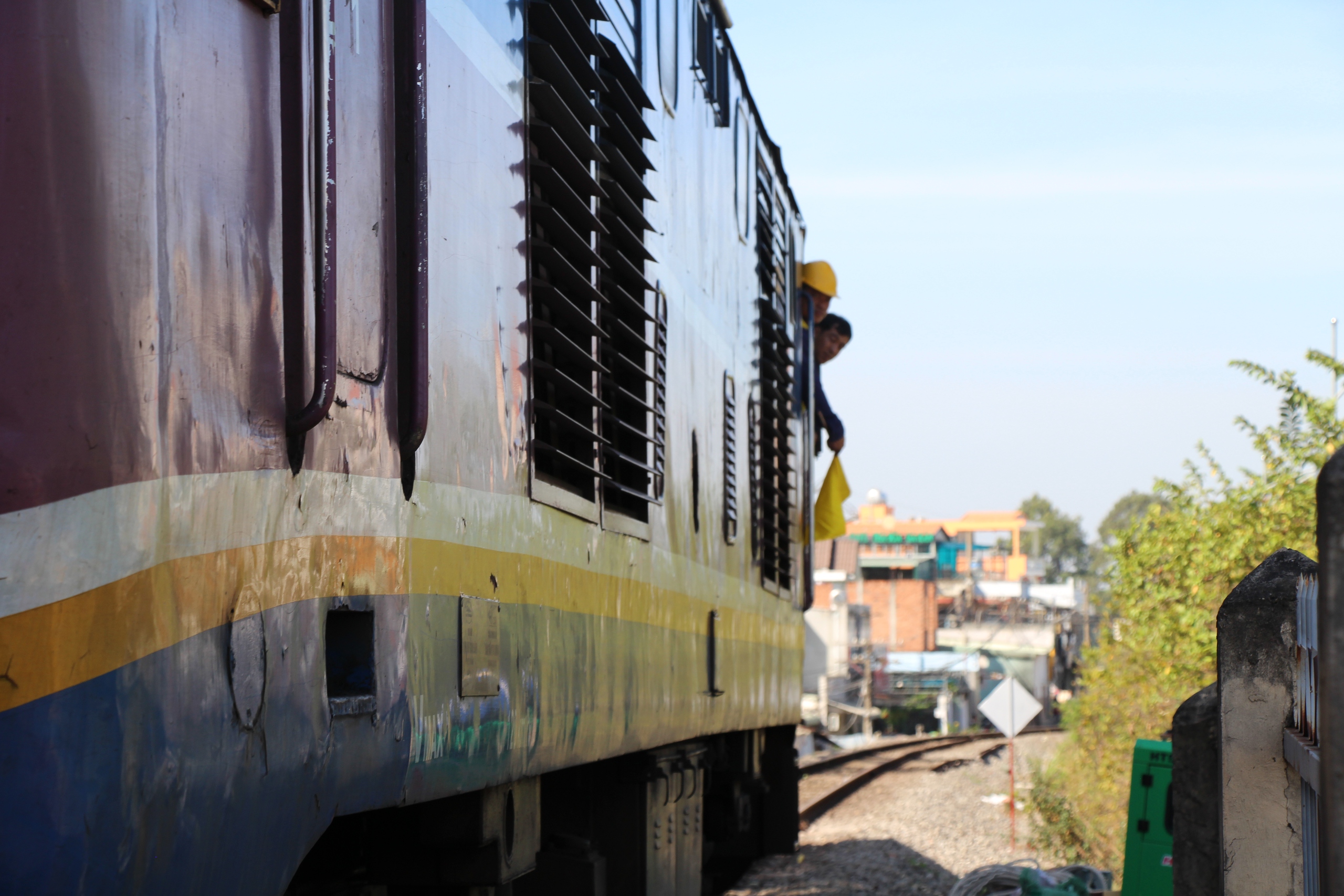 T&agrave;u h&agrave;ng đầu ti&ecirc;n qua cầu Ghềnh, đường sắt Bắc - Nam th&ocirc;ng tuyến trở lại- Ảnh 7.