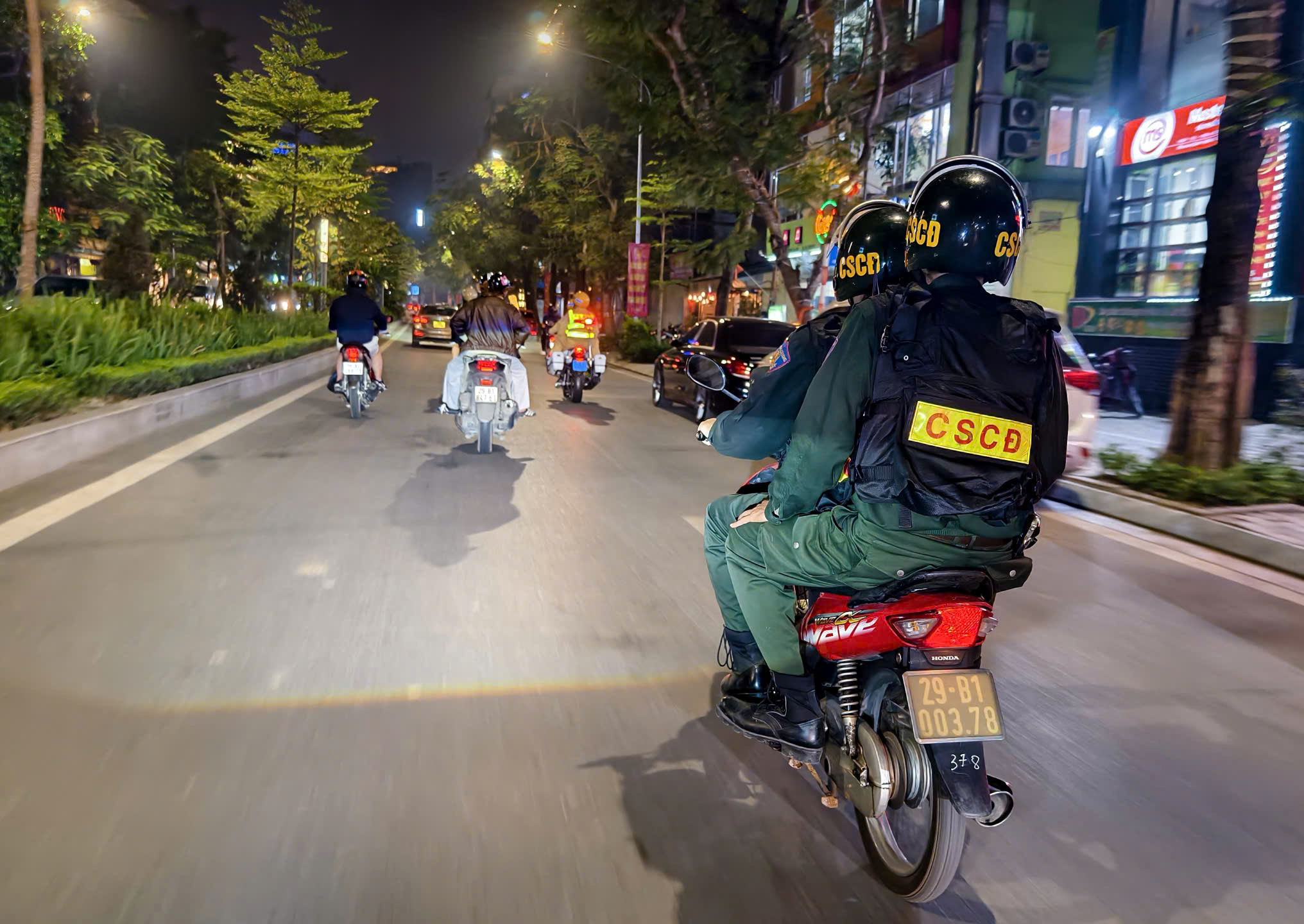 Đ&ecirc;m tuần tra ngăn chặn "qu&aacute;i xế" của cảnh s&aacute;t 141 H&agrave; Nội- Ảnh 5.