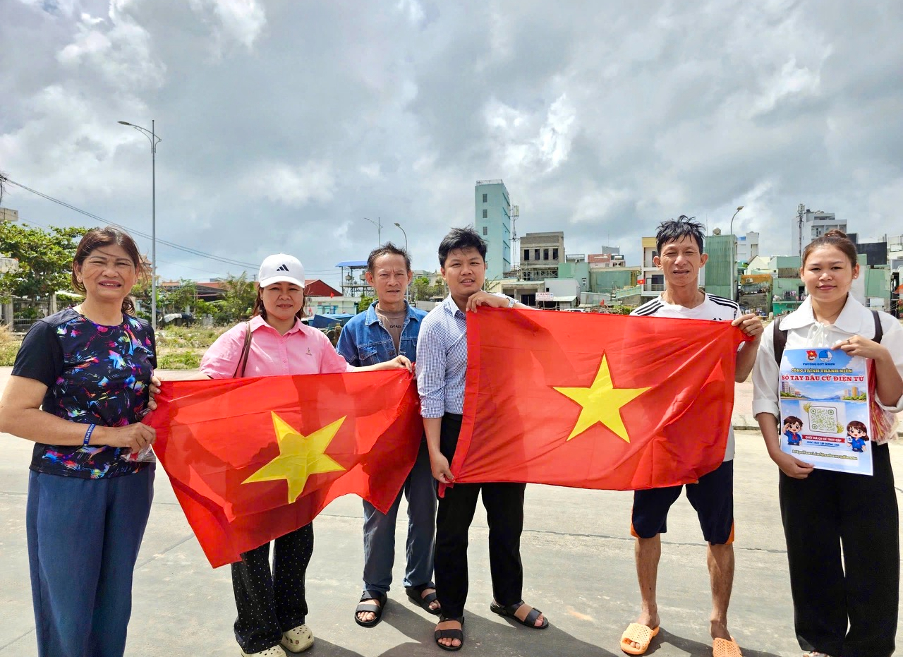 Ngư d&acirc;n Gia Lai thu xếp chuyến đi biển để kịp tham gia bầu cử- Ảnh 4.