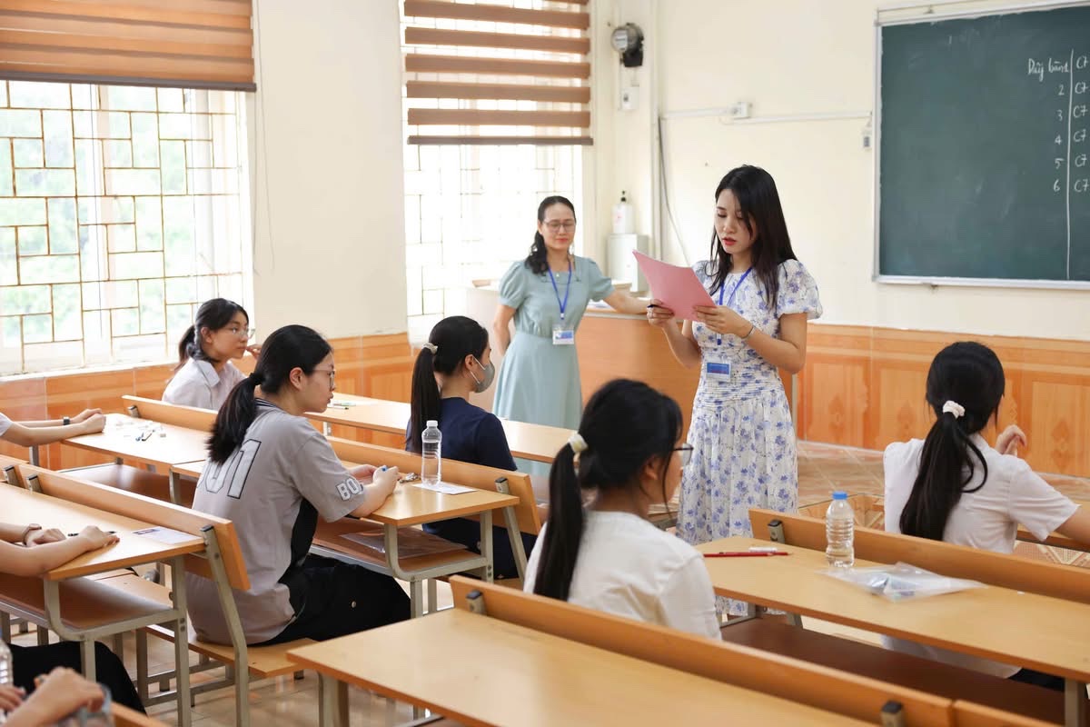 Hà Nội bỏ chia khu vực tuyển sinh lớp 10 từ năm 2026- Ảnh 1. Hà Nội bỏ chia khu vực tuyển sinh lớp 10 từ năm 2026- Ảnh 1.