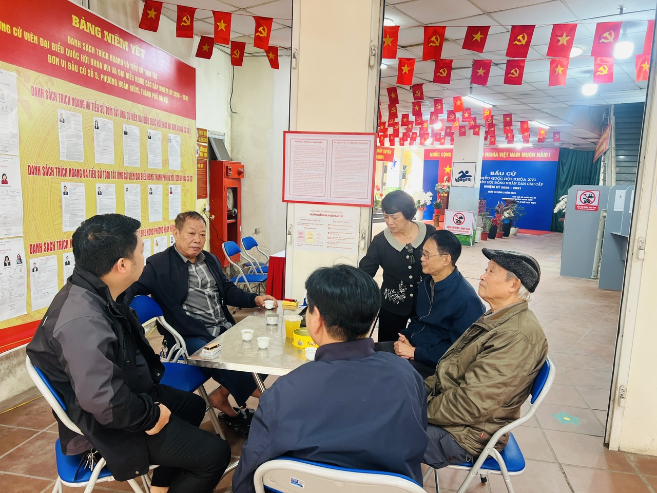 Những điểm bỏ phiếu đặc biệt giữa l&ograve;ng Thủ đ&ocirc;- Ảnh 13.